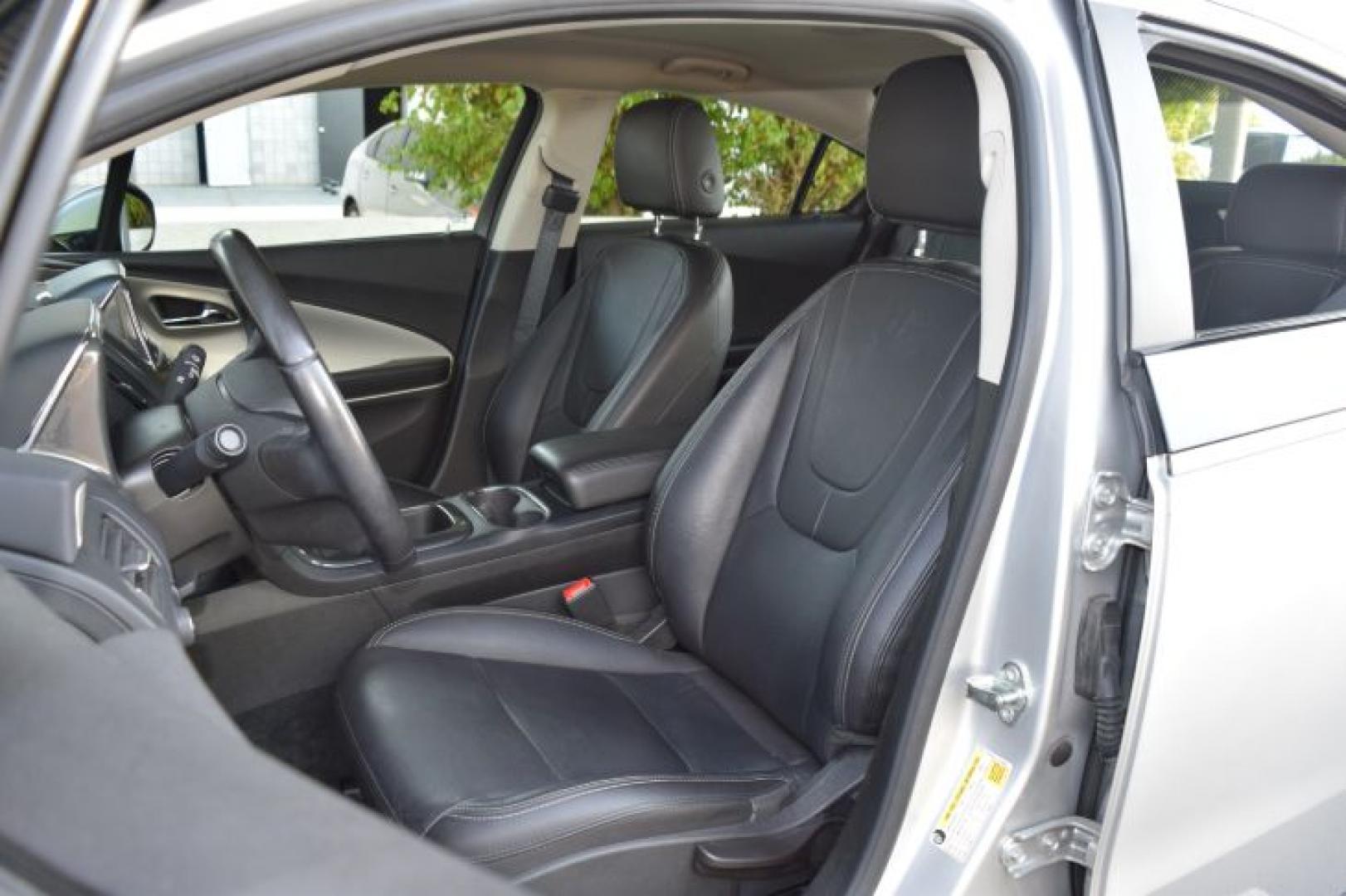 2015 Silver Ice Metallic /Jet Black seats/Dark accents Chevrolet Volt Premium w/ Navigation (1G1RD6E41FU) with an 1.4L 4 Cylinders engine, Continuously Variable Transmission transmission, located at 11056 N 23rd Dr #101, Phoenix, AZ, 85029, (623) 434-4252, 33.587704, -112.109962 - Photo#9