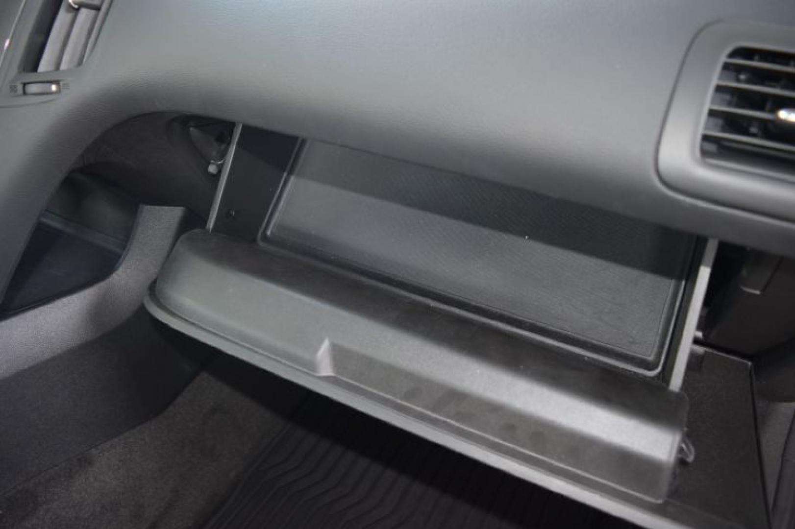 2015 Silver Ice Metallic /Jet Black seats/Dark accents Chevrolet Volt Premium w/ Navigation (1G1RD6E41FU) with an 1.4L 4 Cylinders engine, Continuously Variable Transmission transmission, located at 11056 N 23rd Dr #101, Phoenix, AZ, 85029, (623) 434-4252, 33.587704, -112.109962 - Photo#40