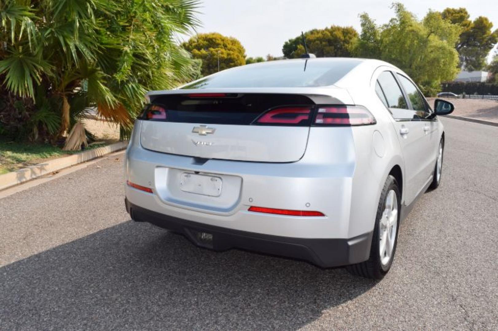 2015 Silver Ice Metallic /Jet Black seats/Dark accents Chevrolet Volt Premium w/ Navigation (1G1RD6E41FU) with an 1.4L 4 Cylinders engine, Continuously Variable Transmission transmission, located at 11056 N 23rd Dr #101, Phoenix, AZ, 85029, (623) 434-4252, 33.587704, -112.109962 - Photo#5
