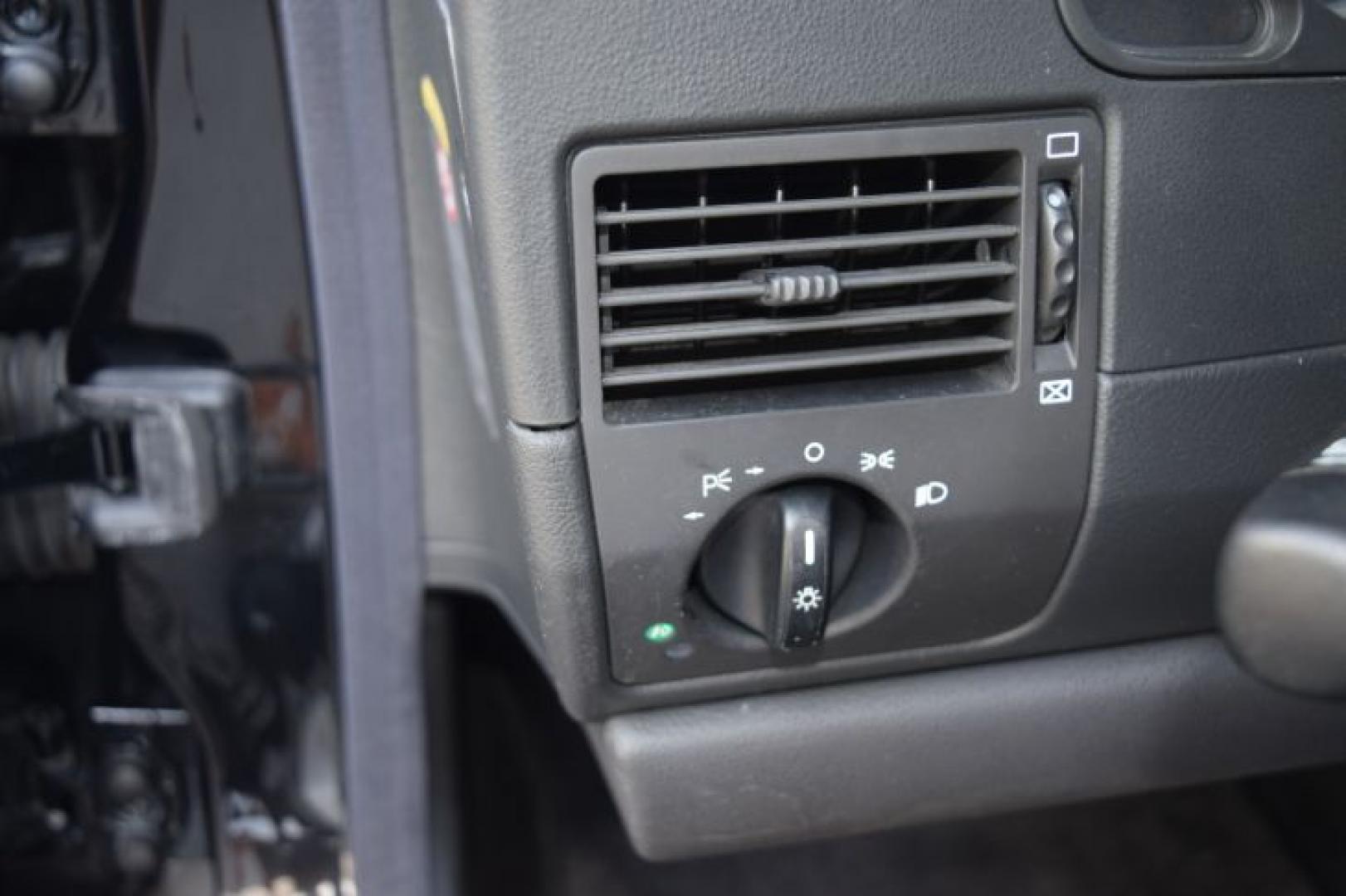 2004 Black /Dark Slate Gray Chrysler Crossfire Coupe (1C3AN69L74X) with an 3.2L V6 SOHC 18V engine, Automatic transmission, located at 11056 N 23rd Dr #101, Phoenix, AZ, 85029, (623) 434-4252, 33.587704, -112.109962 - Photo#17