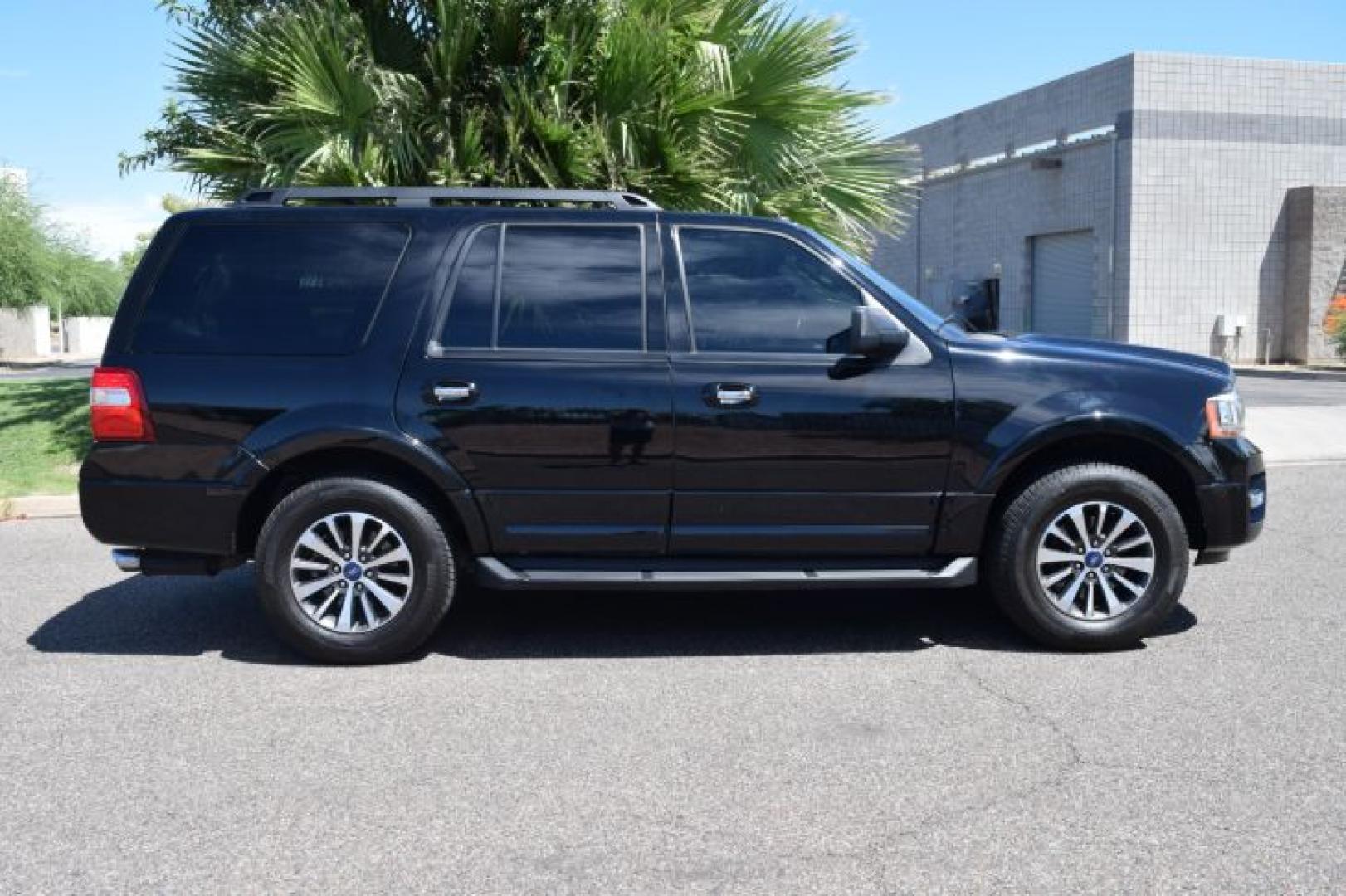 2016 Shadow Black /Ebony Ford Expedition XLT 2WD (1FMJU1HT9GE) with an 3.5L V6 DOHC 24V FFV engine, 6-Speed Automatic transmission, located at 11056 N 23rd Dr #101, Phoenix, AZ, 85029, (623) 434-4252, 33.587704, -112.109962 - Photo#3