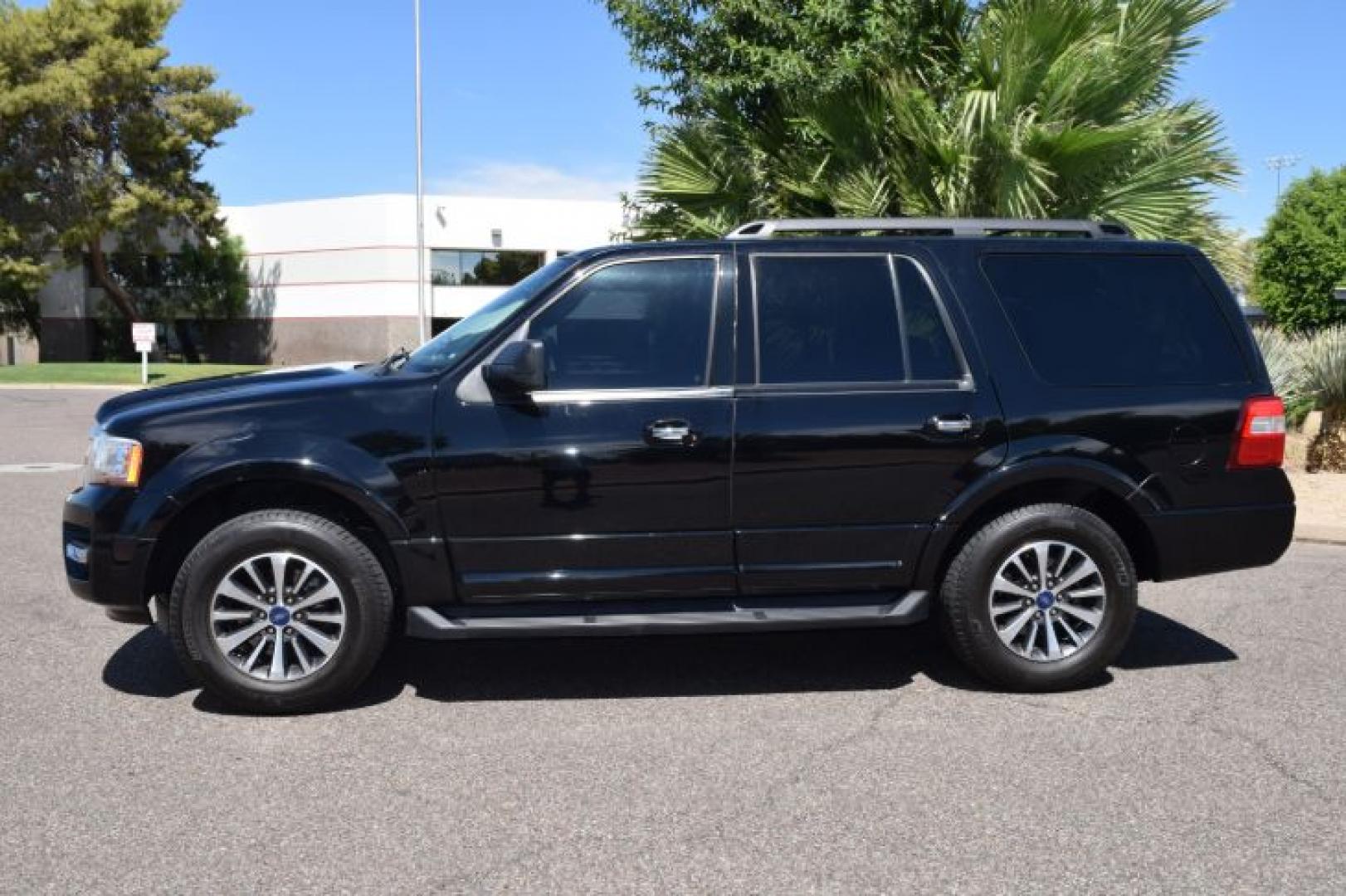 2016 Shadow Black /Ebony Ford Expedition XLT 2WD (1FMJU1HT9GE) with an 3.5L V6 DOHC 24V FFV engine, 6-Speed Automatic transmission, located at 11056 N 23rd Dr #101, Phoenix, AZ, 85029, (623) 434-4252, 33.587704, -112.109962 - Photo#4