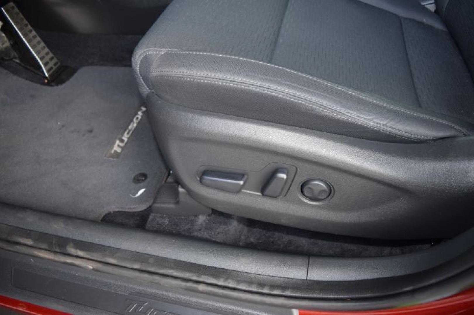 2019 Gemstone Red /Black Hyundai Tucson Sport (KM8J33ALXKU) with an 2.4L L4 DOHC 16V engine, 6-Speed Automatic transmission, located at 11056 N 23rd Dr #101, Phoenix, AZ, 85029, (623) 434-4252, 33.587704, -112.109962 - Photo#26