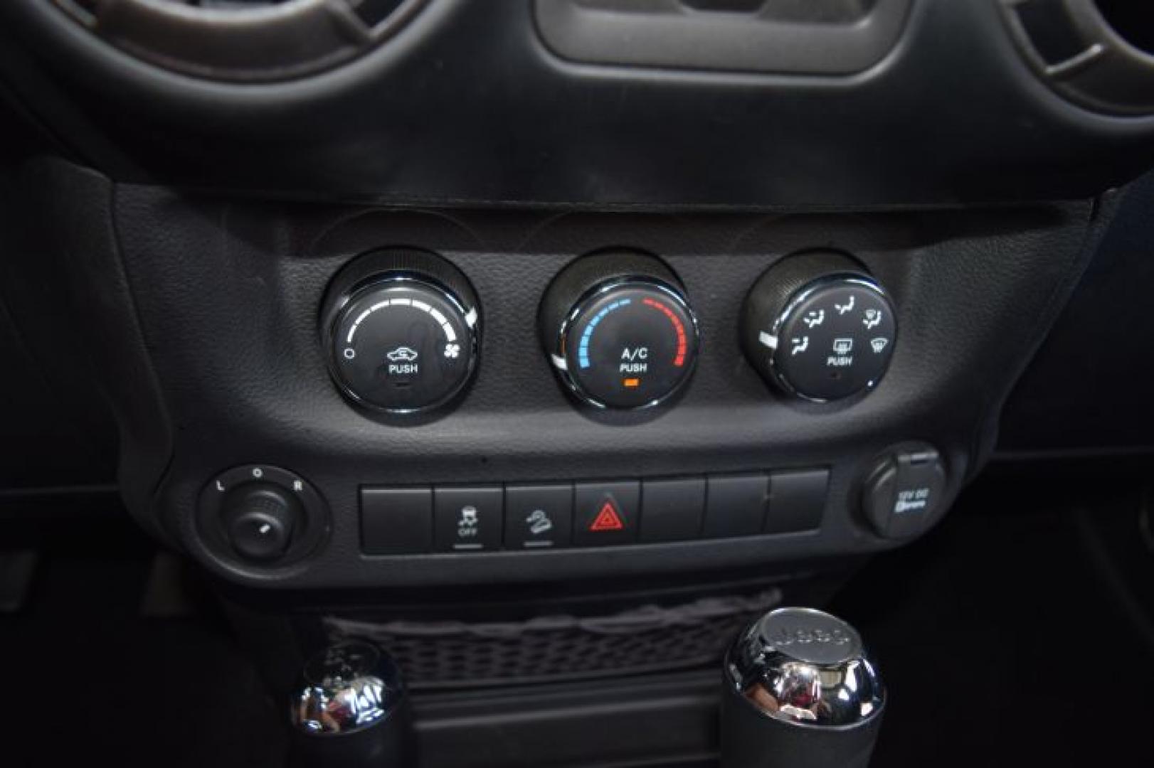 2013 Billet Silver Metallic /Black Jeep Wrangler Unlimited Sport 4WD (1C4BJWDG0DL) with an 3.6L V6 DOHC 24V FFV engine, Automatic transmission, located at 11056 N 23rd Dr #101, Phoenix, AZ, 85029, (623) 434-4252, 33.587704, -112.109962 - Photo#18