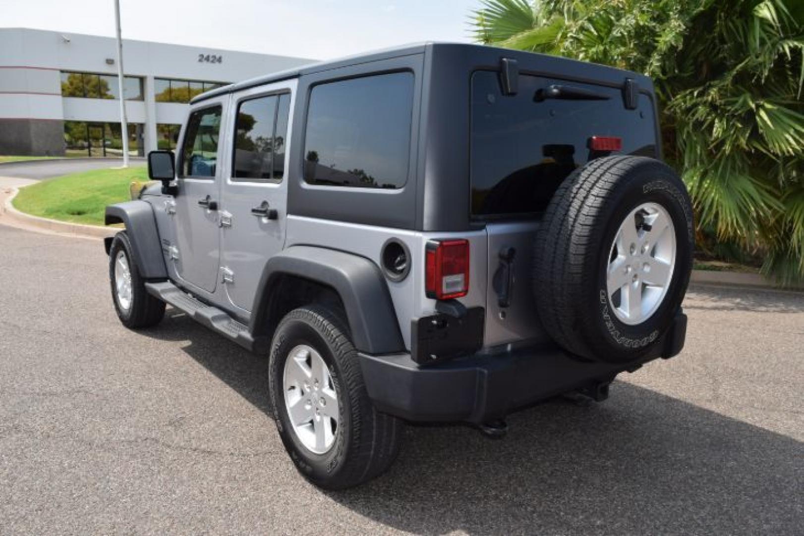 2013 Billet Silver Metallic /Black Jeep Wrangler Unlimited Sport 4WD (1C4BJWDG0DL) with an 3.6L V6 DOHC 24V FFV engine, Automatic transmission, located at 11056 N 23rd Dr #101, Phoenix, AZ, 85029, (623) 434-4252, 33.587704, -112.109962 - Photo#6