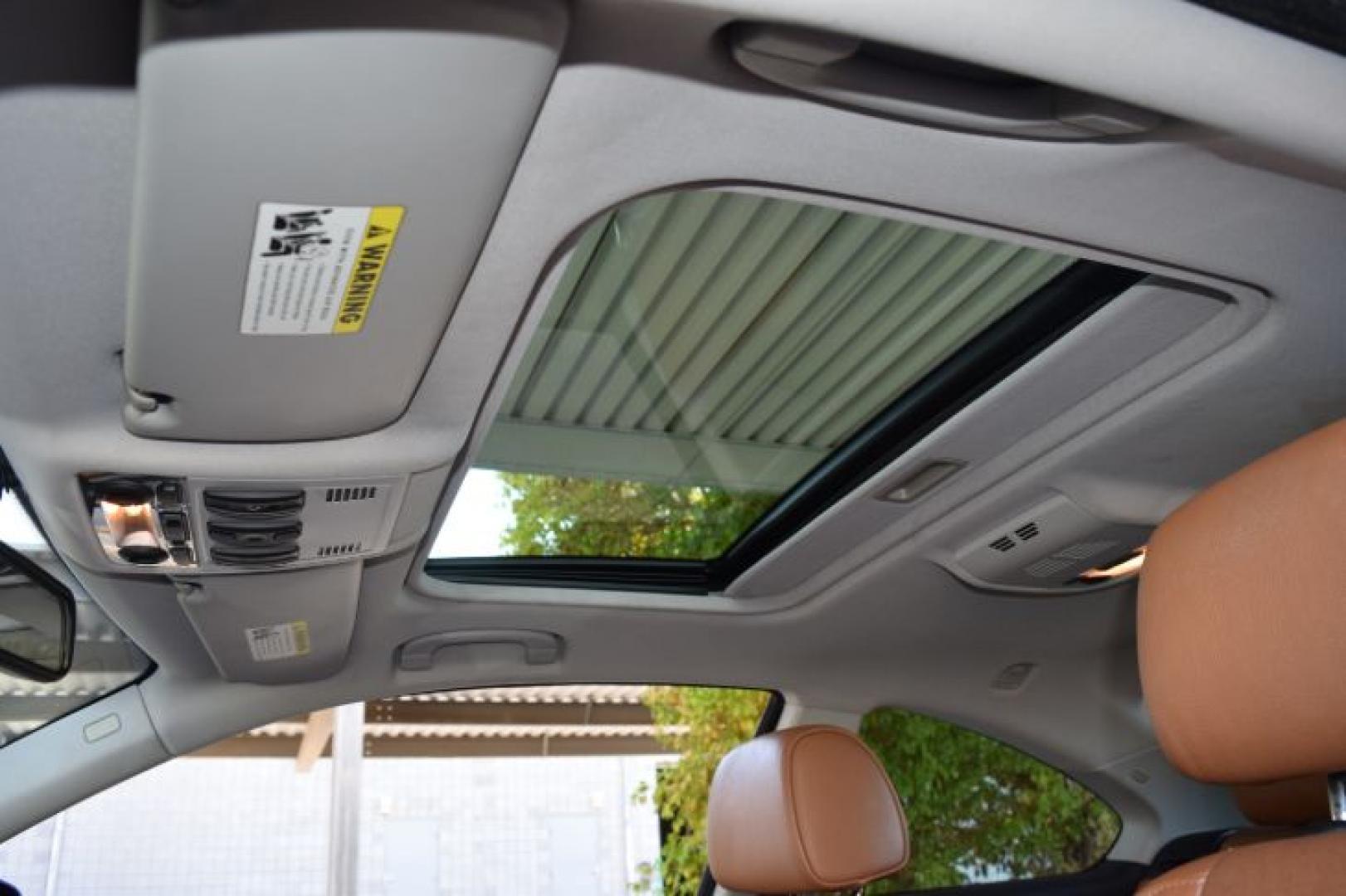 2011 Alpine White BMW 3-Series 328i Coupe - SULEV (WBAKE5C52BE) with an 3.0L L6 DOHC 24V engine, located at 11056 N 23rd Dr #101, Phoenix, AZ, 85029, (623) 434-4252, 33.587704, -112.109962 - Photo#9