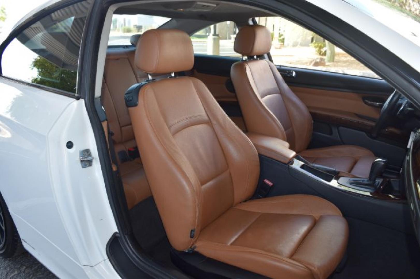 2011 Alpine White BMW 3-Series 328i Coupe - SULEV (WBAKE5C52BE) with an 3.0L L6 DOHC 24V engine, located at 11056 N 23rd Dr #101, Phoenix, AZ, 85029, (623) 434-4252, 33.587704, -112.109962 - Photo#12