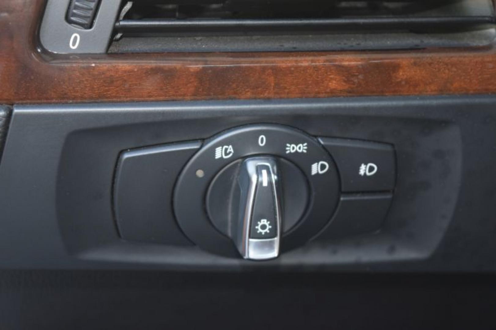 2011 Alpine White BMW 3-Series 328i Coupe - SULEV (WBAKE5C52BE) with an 3.0L L6 DOHC 24V engine, located at 11056 N 23rd Dr #101, Phoenix, AZ, 85029, (623) 434-4252, 33.587704, -112.109962 - Photo#17