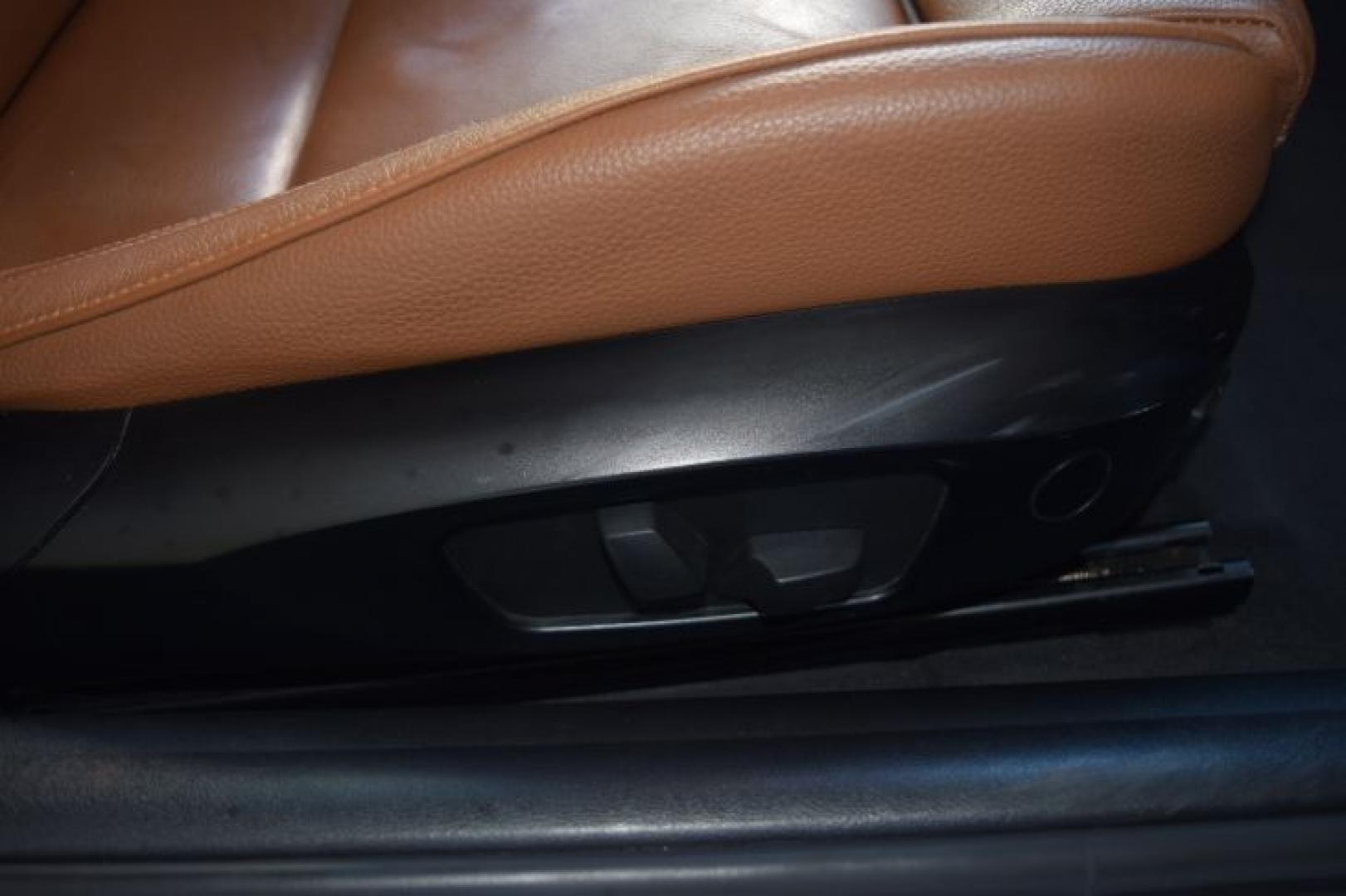 2011 Alpine White BMW 3-Series 328i Coupe - SULEV (WBAKE5C52BE) with an 3.0L L6 DOHC 24V engine, located at 11056 N 23rd Dr #101, Phoenix, AZ, 85029, (623) 434-4252, 33.587704, -112.109962 - Photo#18