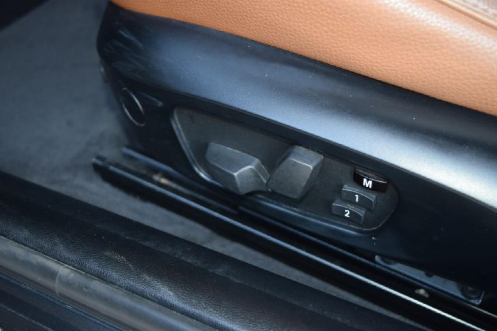 2011 Alpine White BMW 3-Series 328i Coupe - SULEV (WBAKE5C52BE) with an 3.0L L6 DOHC 24V engine, located at 11056 N 23rd Dr #101, Phoenix, AZ, 85029, (623) 434-4252, 33.587704, -112.109962 - Photo#19