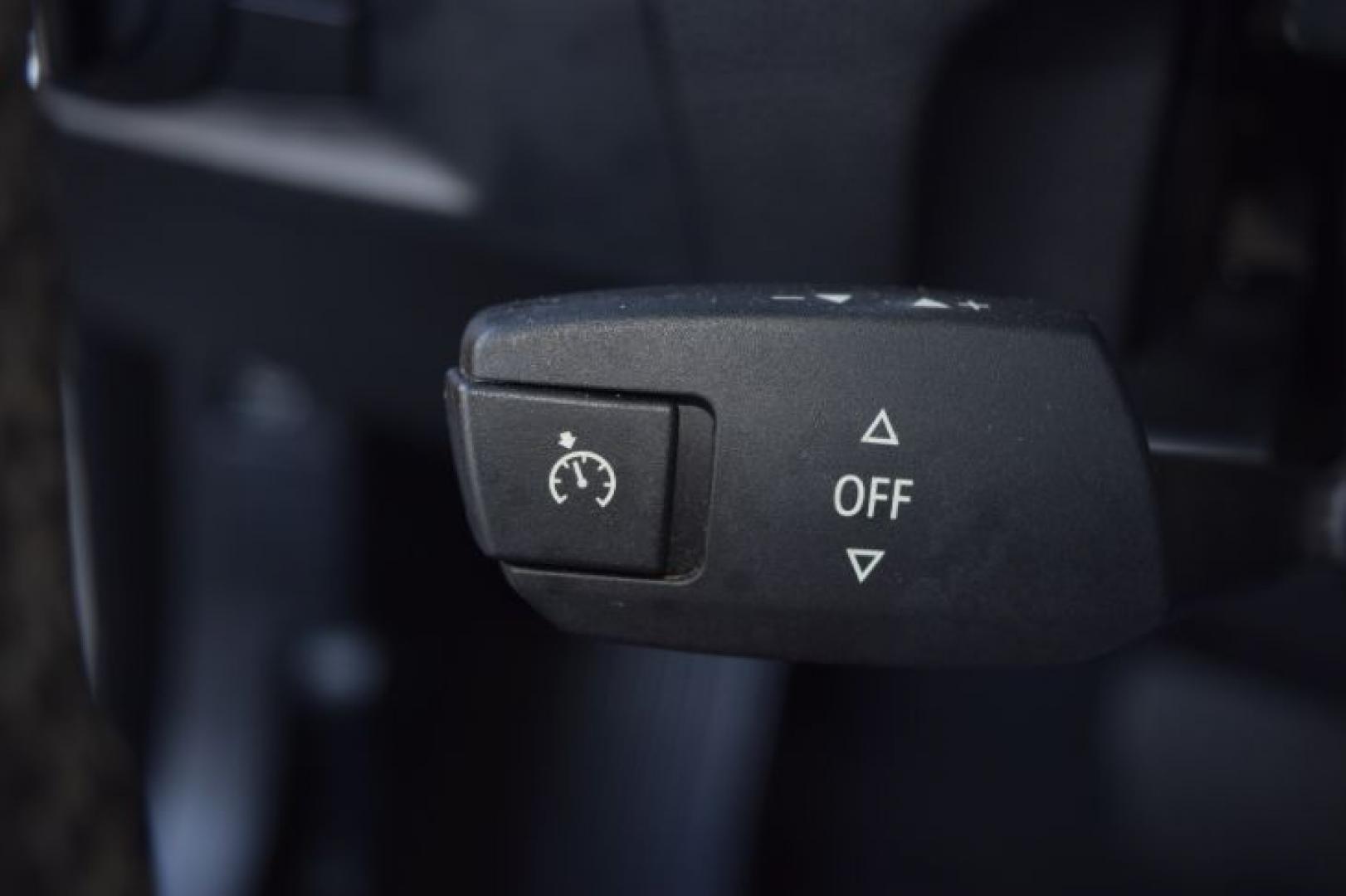 2011 Alpine White BMW 3-Series 328i Coupe - SULEV (WBAKE5C52BE) with an 3.0L L6 DOHC 24V engine, located at 11056 N 23rd Dr #101, Phoenix, AZ, 85029, (623) 434-4252, 33.587704, -112.109962 - Photo#21