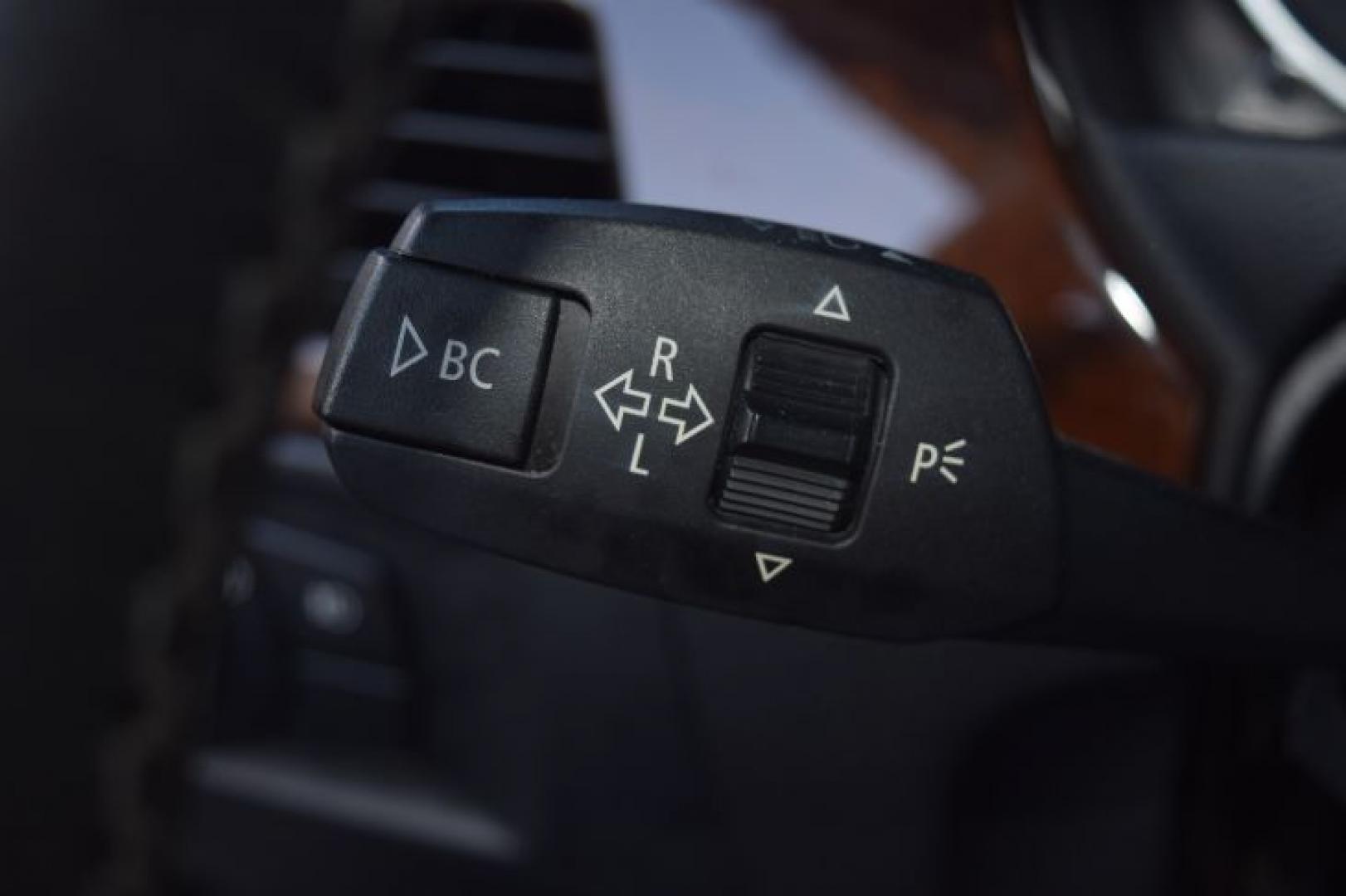 2011 Alpine White BMW 3-Series 328i Coupe - SULEV (WBAKE5C52BE) with an 3.0L L6 DOHC 24V engine, located at 11056 N 23rd Dr #101, Phoenix, AZ, 85029, (623) 434-4252, 33.587704, -112.109962 - Photo#22