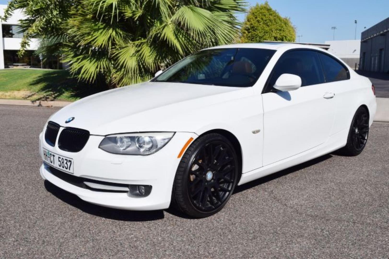 2011 Alpine White BMW 3-Series 328i Coupe - SULEV (WBAKE5C52BE) with an 3.0L L6 DOHC 24V engine, located at 11056 N 23rd Dr #101, Phoenix, AZ, 85029, (623) 434-4252, 33.587704, -112.109962 - Photo#2