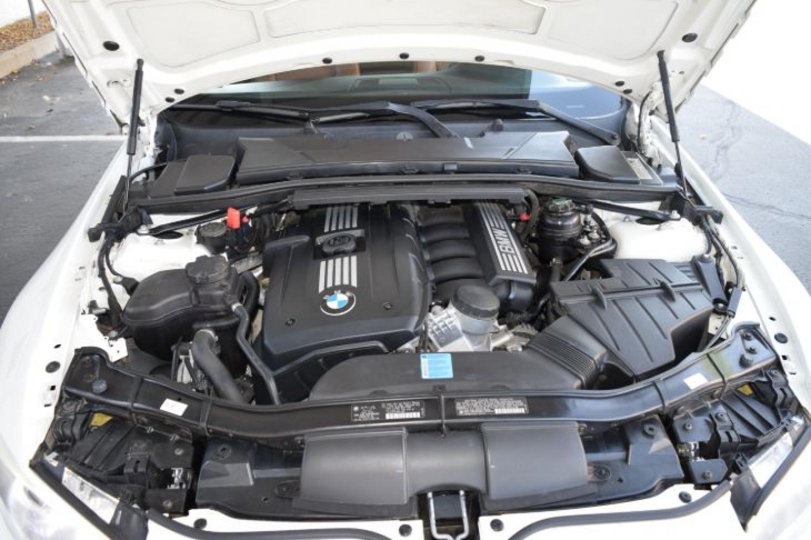 2011 Alpine White BMW 3-Series 328i Coupe - SULEV (WBAKE5C52BE) with an 3.0L L6 DOHC 24V engine, located at 11056 N 23rd Dr #101, Phoenix, AZ, 85029, (623) 434-4252, 33.587704, -112.109962 - Photo#35