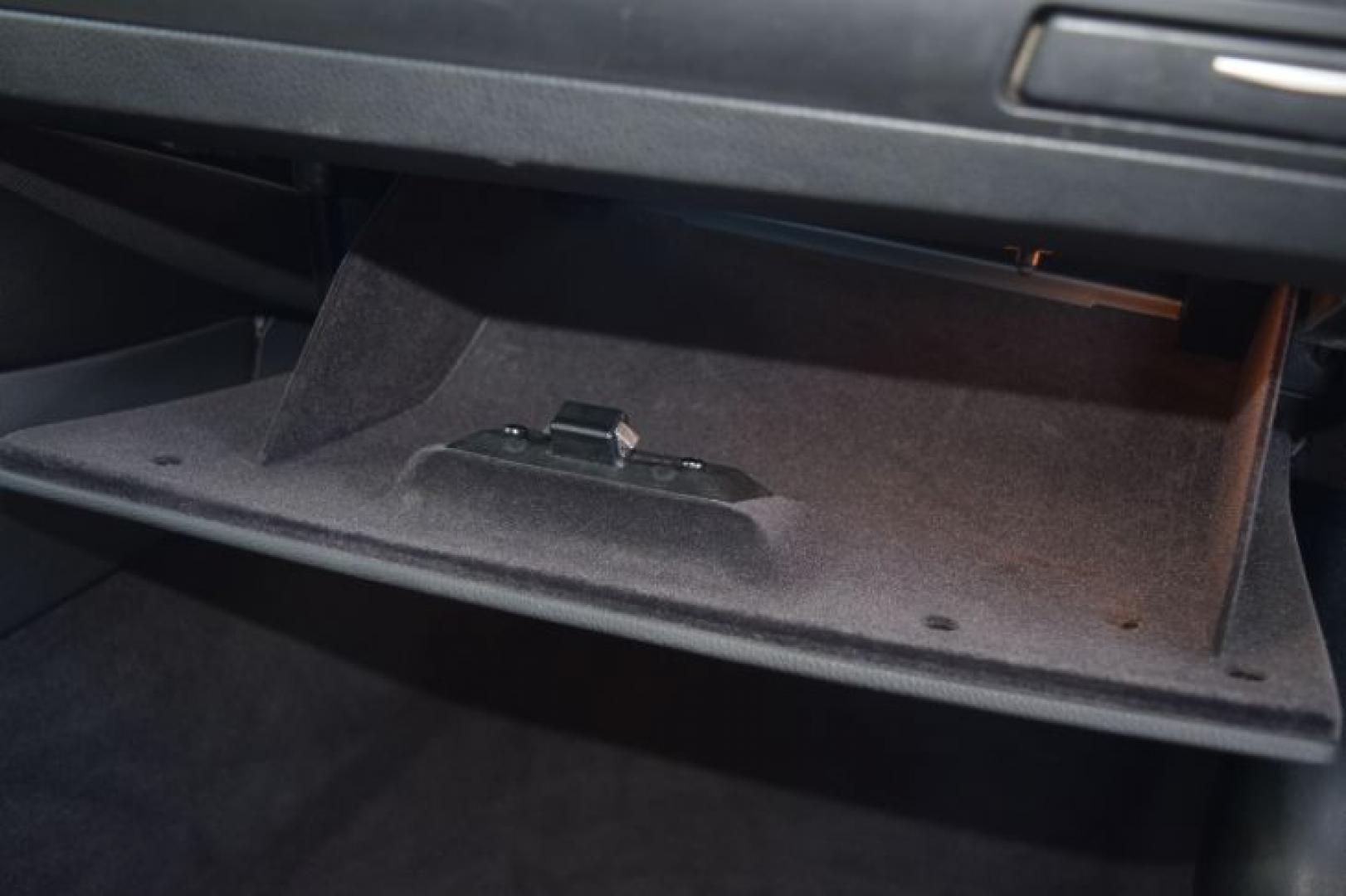 2011 Alpine White BMW 3-Series 328i Coupe - SULEV (WBAKE5C52BE) with an 3.0L L6 DOHC 24V engine, located at 11056 N 23rd Dr #101, Phoenix, AZ, 85029, (623) 434-4252, 33.587704, -112.109962 - Photo#38