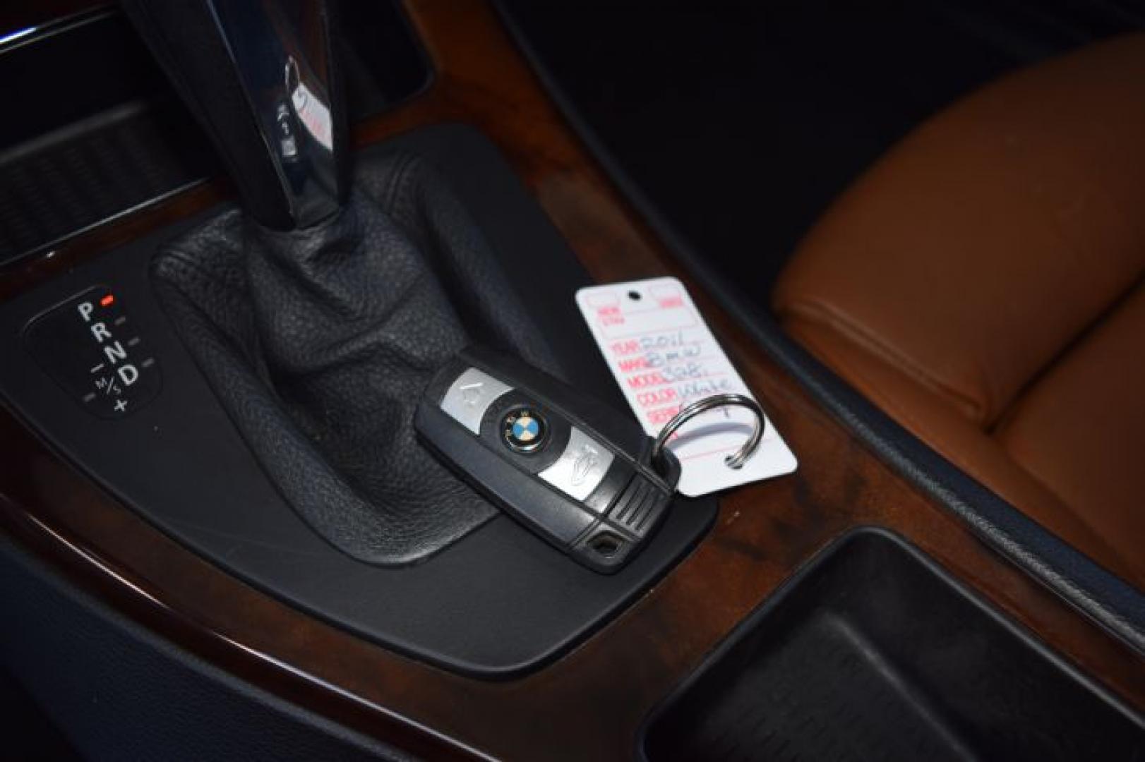 2011 Alpine White BMW 3-Series 328i Coupe - SULEV (WBAKE5C52BE) with an 3.0L L6 DOHC 24V engine, located at 11056 N 23rd Dr #101, Phoenix, AZ, 85029, (623) 434-4252, 33.587704, -112.109962 - Photo#40