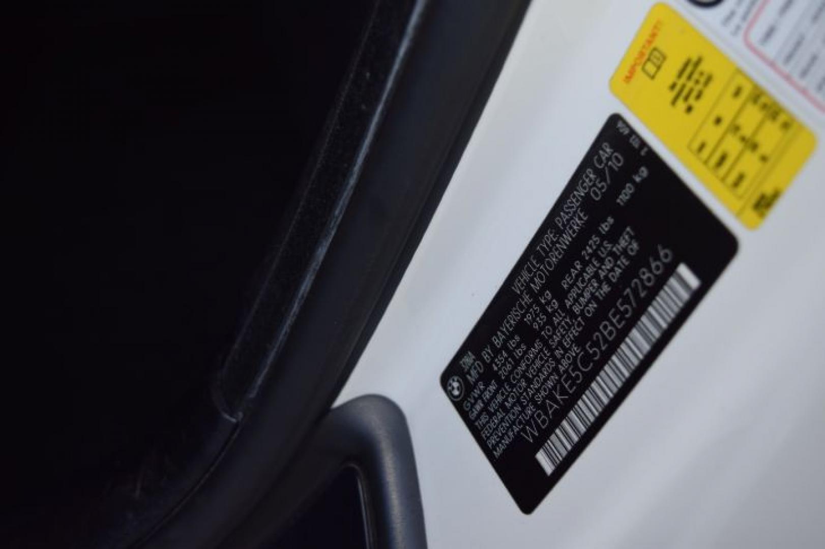 2011 Alpine White BMW 3-Series 328i Coupe - SULEV (WBAKE5C52BE) with an 3.0L L6 DOHC 24V engine, located at 11056 N 23rd Dr #101, Phoenix, AZ, 85029, (623) 434-4252, 33.587704, -112.109962 - Photo#41