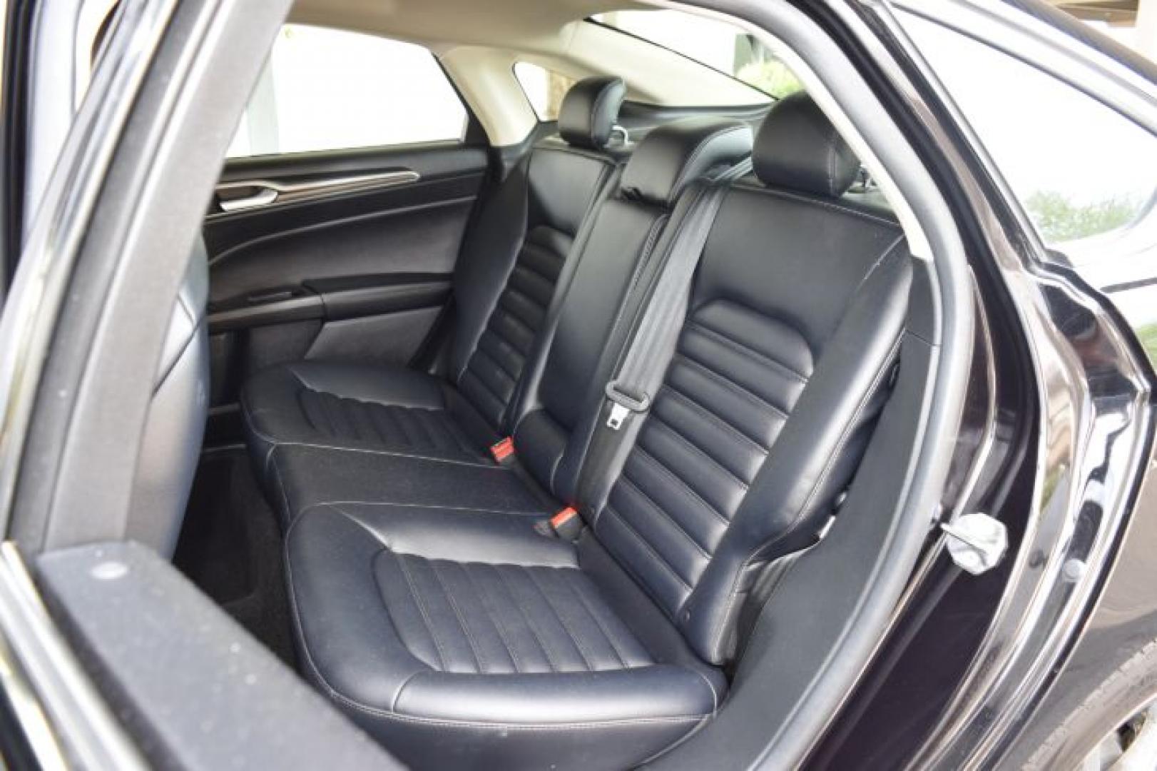 2019 Agate Black /Ebony Ford Fusion SEL (3FA6P0CD3KR) with an 1.5L L4 DOHC 16V engine, 6A transmission, located at 11056 N 23rd Dr #101, Phoenix, AZ, 85029, (623) 434-4252, 33.587704, -112.109962 - Photo#10