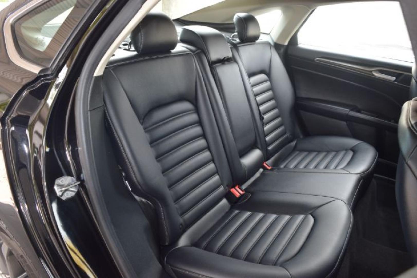 2019 Agate Black /Ebony Ford Fusion SEL (3FA6P0CD3KR) with an 1.5L L4 DOHC 16V engine, 6A transmission, located at 11056 N 23rd Dr #101, Phoenix, AZ, 85029, (623) 434-4252, 33.587704, -112.109962 - Photo#12