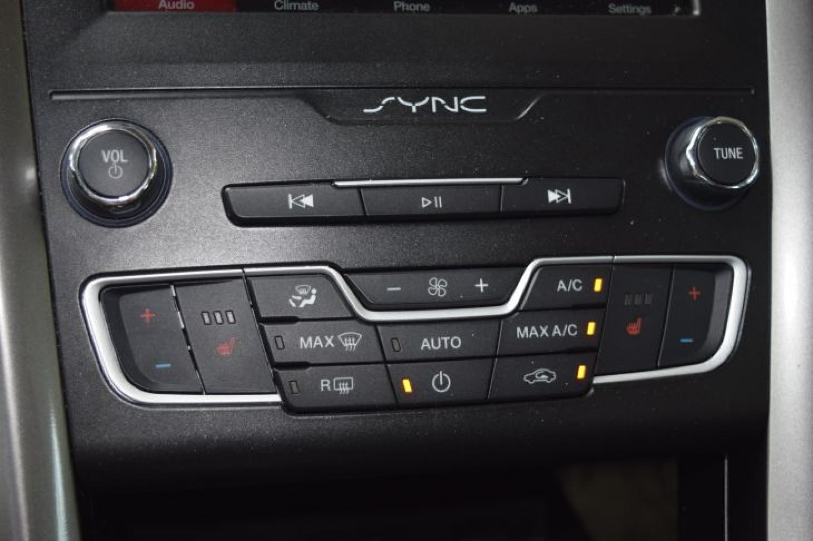 2019 Agate Black /Ebony Ford Fusion SEL (3FA6P0CD3KR) with an 1.5L L4 DOHC 16V engine, 6A transmission, located at 11056 N 23rd Dr #101, Phoenix, AZ, 85029, (623) 434-4252, 33.587704, -112.109962 - Photo#18