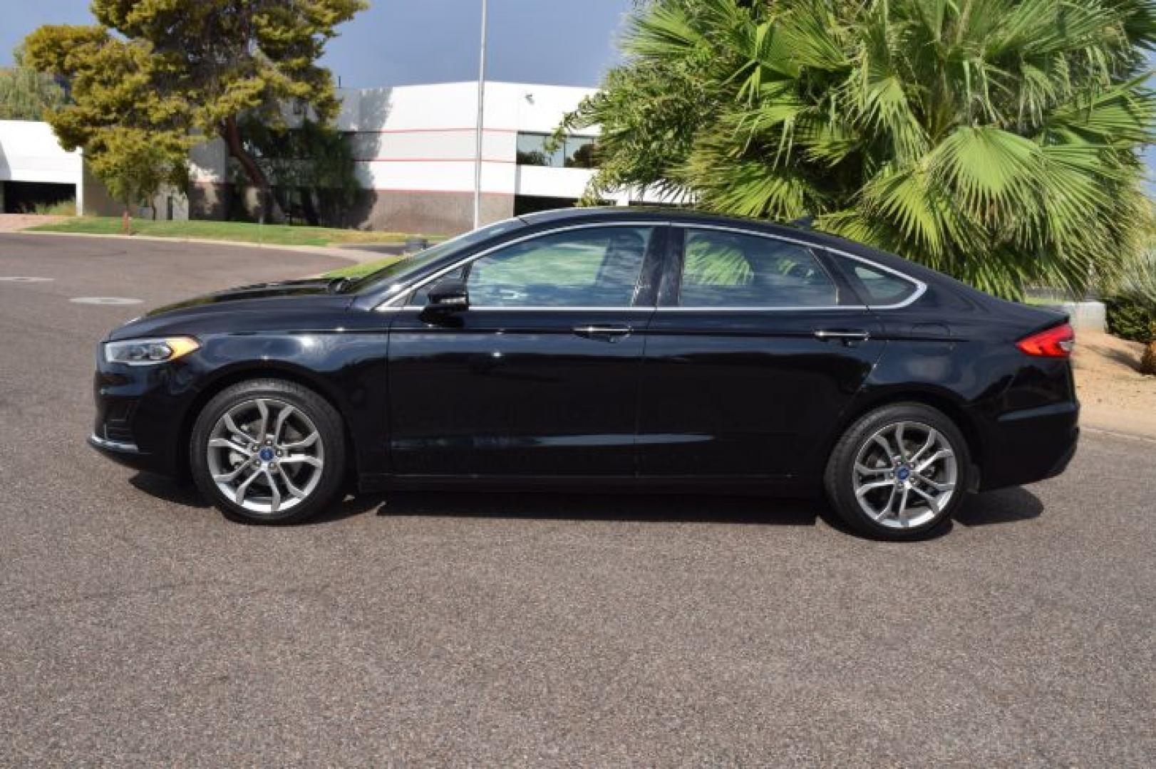 2019 Agate Black /Ebony Ford Fusion SEL (3FA6P0CD3KR) with an 1.5L L4 DOHC 16V engine, 6A transmission, located at 11056 N 23rd Dr #101, Phoenix, AZ, 85029, (623) 434-4252, 33.587704, -112.109962 - Photo#4
