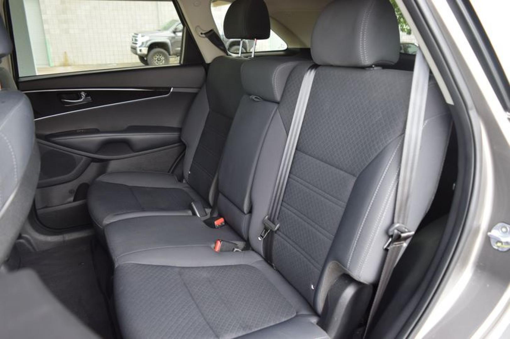 2017 Titanium Silver /Satin Black Kia Sorento L 2WD (5XYPG4A32HG) with an 2.4L L4 DOHC 16V engine, 6-Speed Automatic transmission, located at 11056 N 23rd Dr #101, Phoenix, AZ, 85029, (623) 434-4252, 33.587704, -112.109962 - Photo#10