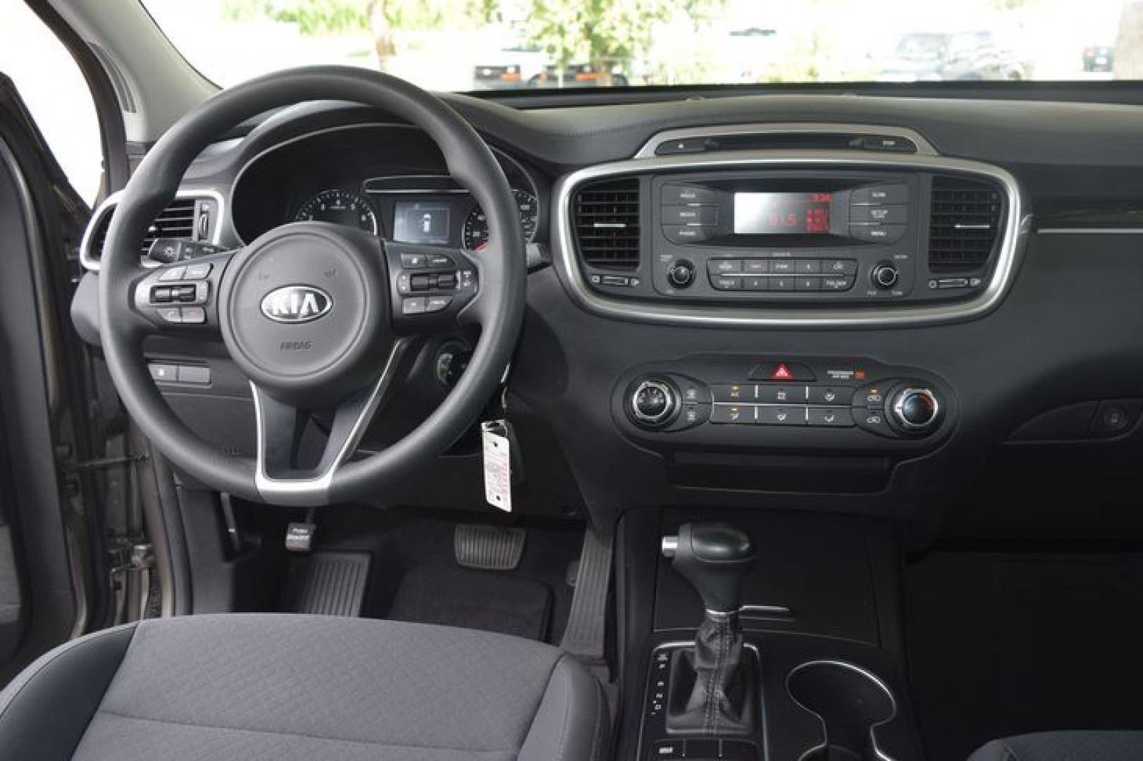 2017 Titanium Silver /Satin Black Kia Sorento L 2WD (5XYPG4A32HG) with an 2.4L L4 DOHC 16V engine, 6-Speed Automatic transmission, located at 11056 N 23rd Dr #101, Phoenix, AZ, 85029, (623) 434-4252, 33.587704, -112.109962 - Photo#15