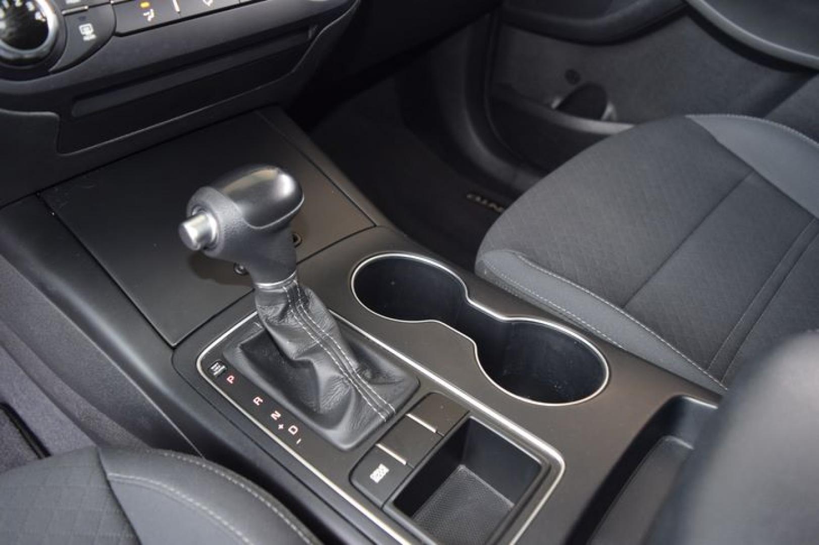 2017 Titanium Silver /Satin Black Kia Sorento L 2WD (5XYPG4A32HG) with an 2.4L L4 DOHC 16V engine, 6-Speed Automatic transmission, located at 11056 N 23rd Dr #101, Phoenix, AZ, 85029, (623) 434-4252, 33.587704, -112.109962 - Photo#18