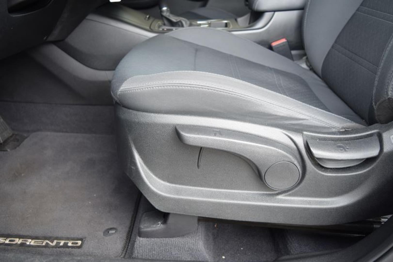 2017 Titanium Silver /Satin Black Kia Sorento L 2WD (5XYPG4A32HG) with an 2.4L L4 DOHC 16V engine, 6-Speed Automatic transmission, located at 11056 N 23rd Dr #101, Phoenix, AZ, 85029, (623) 434-4252, 33.587704, -112.109962 - Photo#25