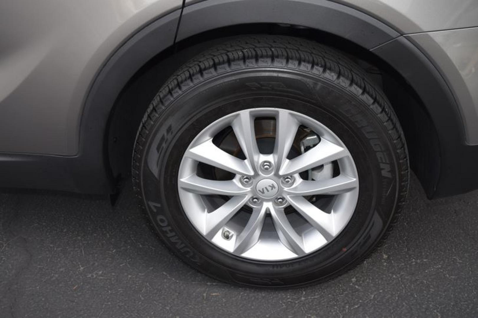 2017 Titanium Silver /Satin Black Kia Sorento L 2WD (5XYPG4A32HG) with an 2.4L L4 DOHC 16V engine, 6-Speed Automatic transmission, located at 11056 N 23rd Dr #101, Phoenix, AZ, 85029, (623) 434-4252, 33.587704, -112.109962 - Photo#31