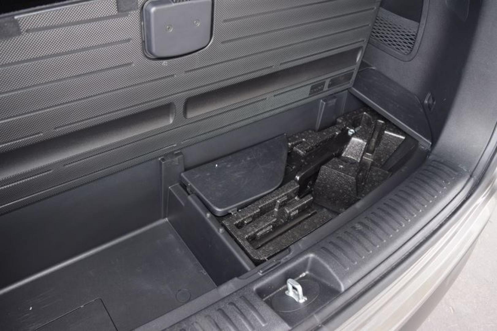 2017 Titanium Silver /Satin Black Kia Sorento L 2WD (5XYPG4A32HG) with an 2.4L L4 DOHC 16V engine, 6-Speed Automatic transmission, located at 11056 N 23rd Dr #101, Phoenix, AZ, 85029, (623) 434-4252, 33.587704, -112.109962 - Photo#34