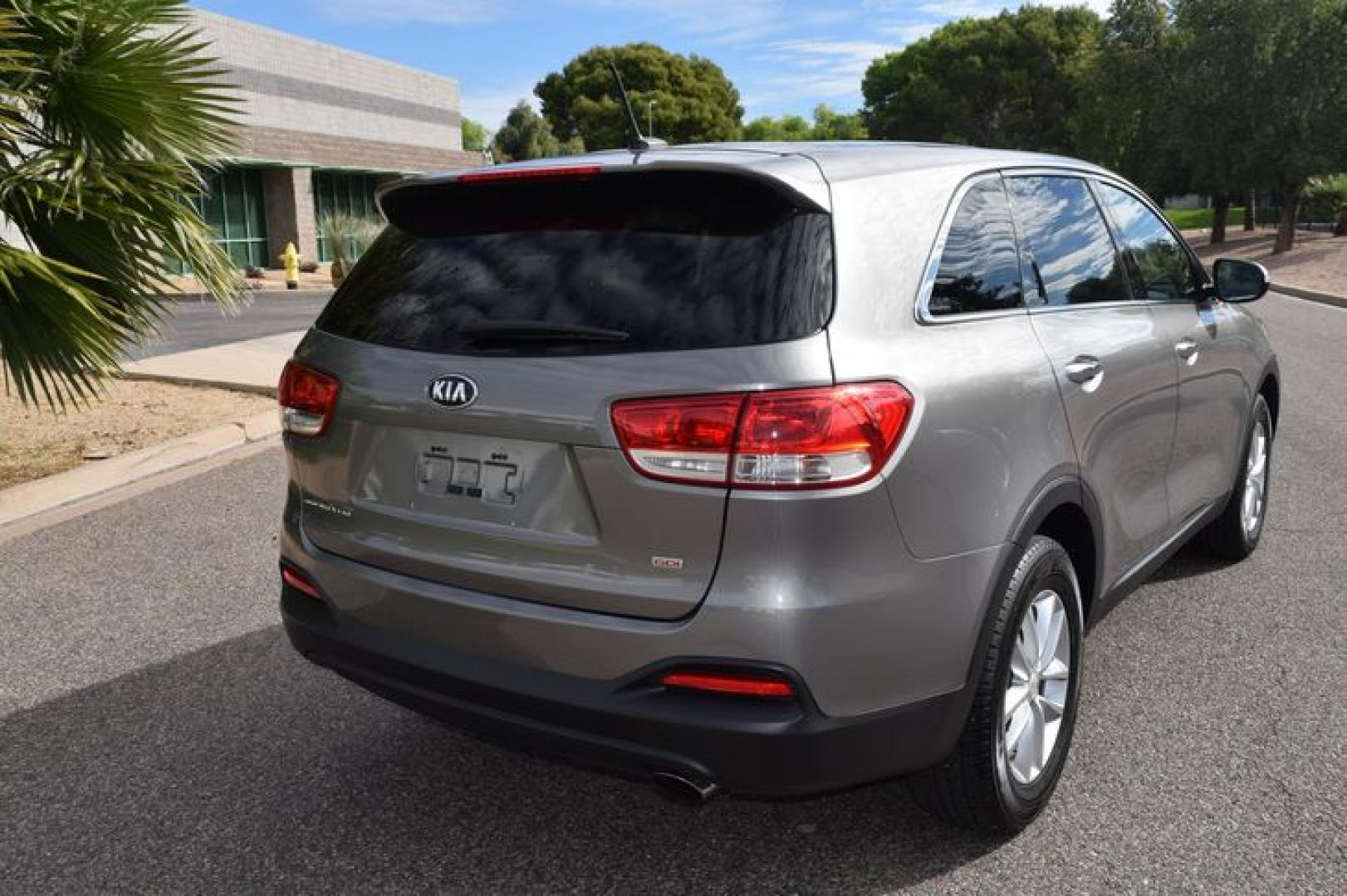 2017 Titanium Silver /Satin Black Kia Sorento L 2WD (5XYPG4A32HG) with an 2.4L L4 DOHC 16V engine, 6-Speed Automatic transmission, located at 11056 N 23rd Dr #101, Phoenix, AZ, 85029, (623) 434-4252, 33.587704, -112.109962 - Photo#5