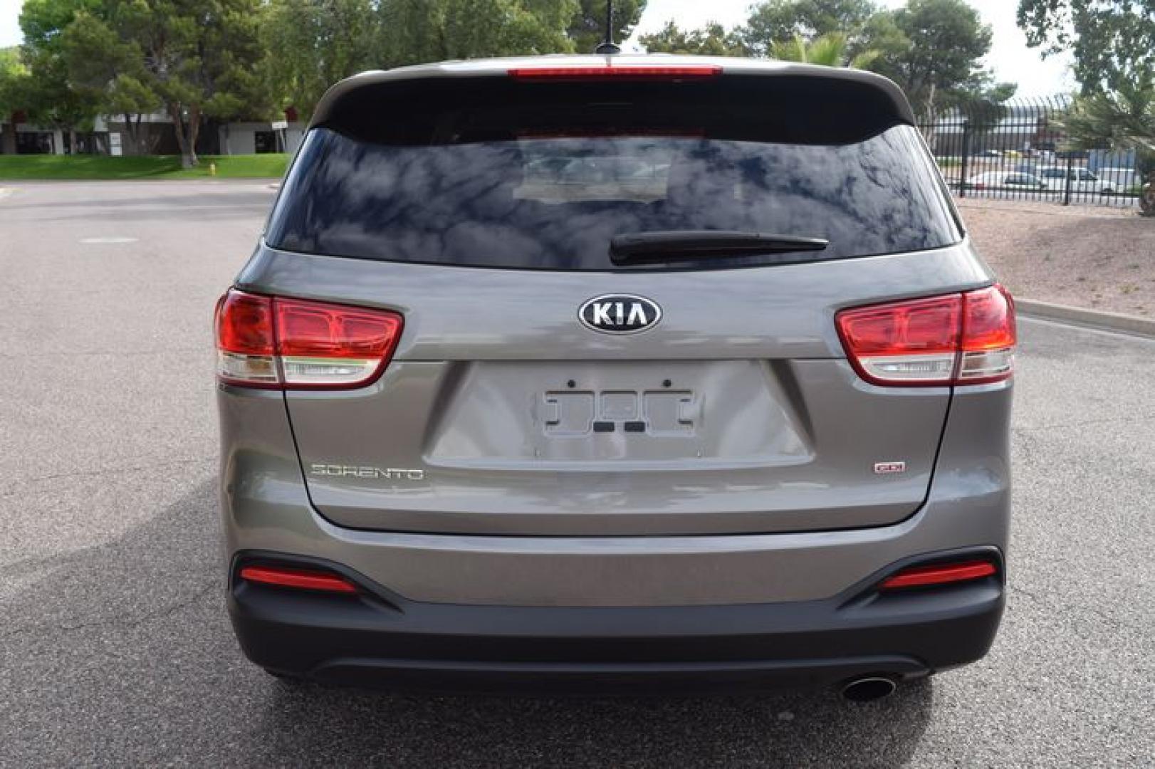 2017 Titanium Silver /Satin Black Kia Sorento L 2WD (5XYPG4A32HG) with an 2.4L L4 DOHC 16V engine, 6-Speed Automatic transmission, located at 11056 N 23rd Dr #101, Phoenix, AZ, 85029, (623) 434-4252, 33.587704, -112.109962 - Photo#7
