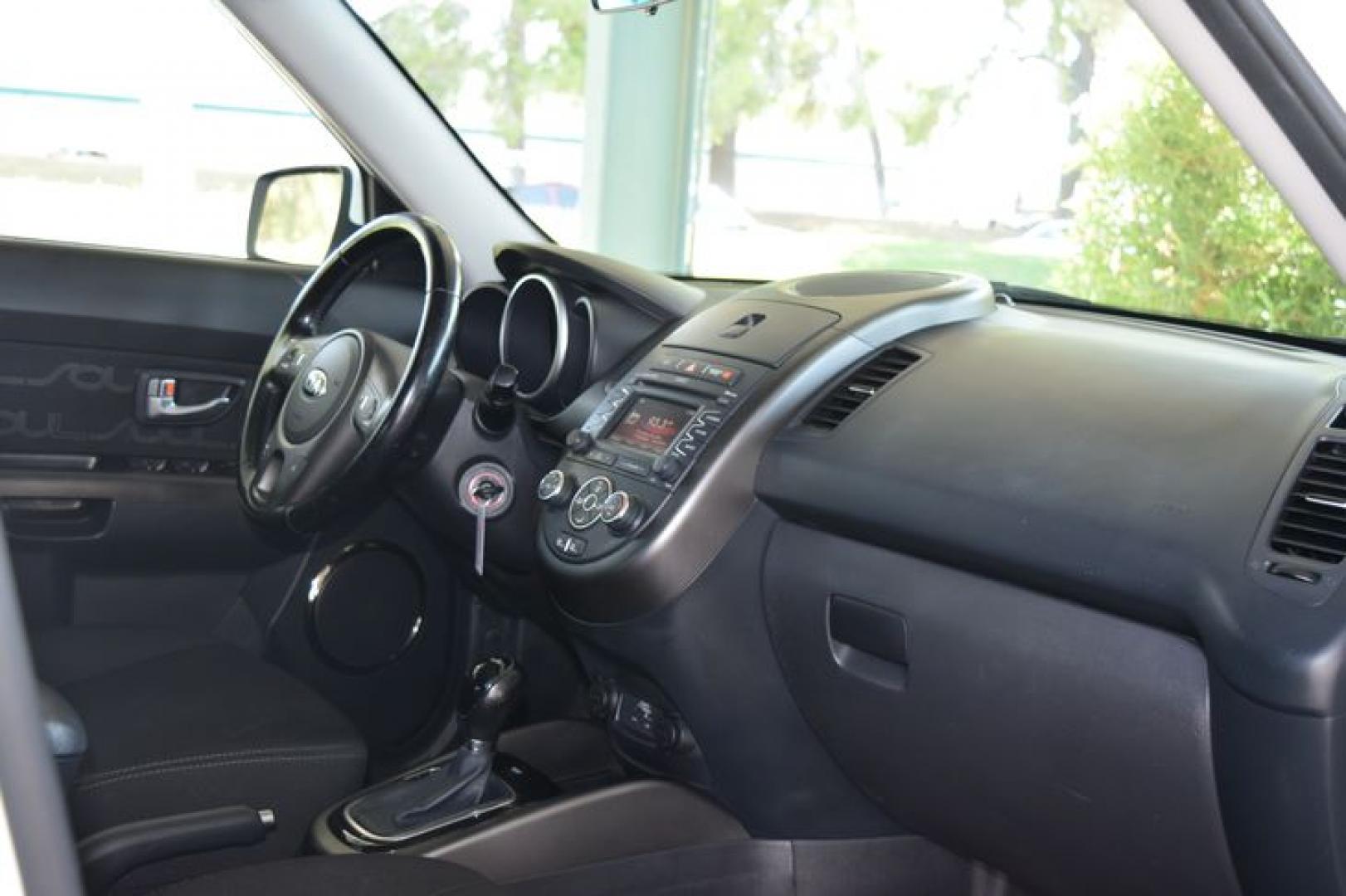 2013 Clear White /Black Kia Soul + (KNDJT2A66D7) with an 2.0L L4 DOHC 16V engine, Automatic transmission, located at 11056 N 23rd Dr #101, Phoenix, AZ, 85029, (623) 434-4252, 33.587704, -112.109962 - Photo#1