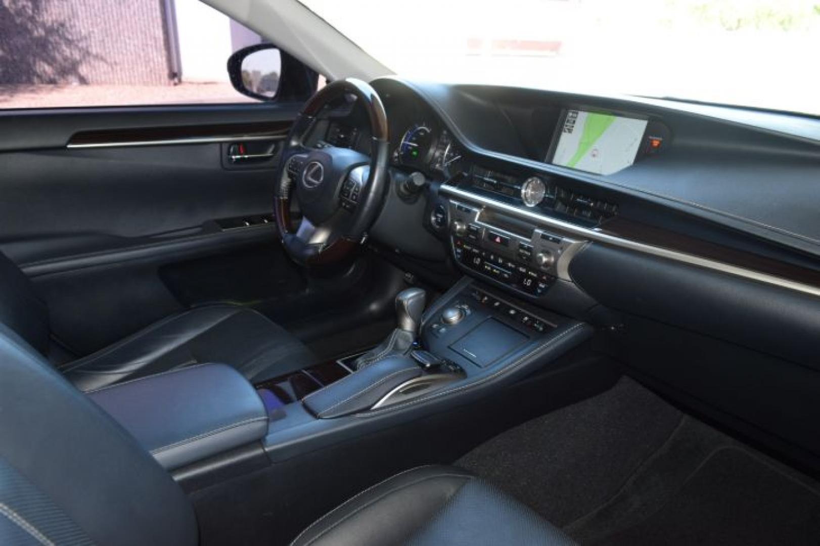 2018 Obsidian /Black w/Linear Wood Lexus ES 300h Sedan (JTHBW1GG1J2) with an 2.5L L4 DOHC 16V HYBRID engine, CVT transmission, located at 11056 N 23rd Dr #101, Phoenix, AZ, 85029, (623) 434-4252, 33.587704, -112.109962 - Photo#1