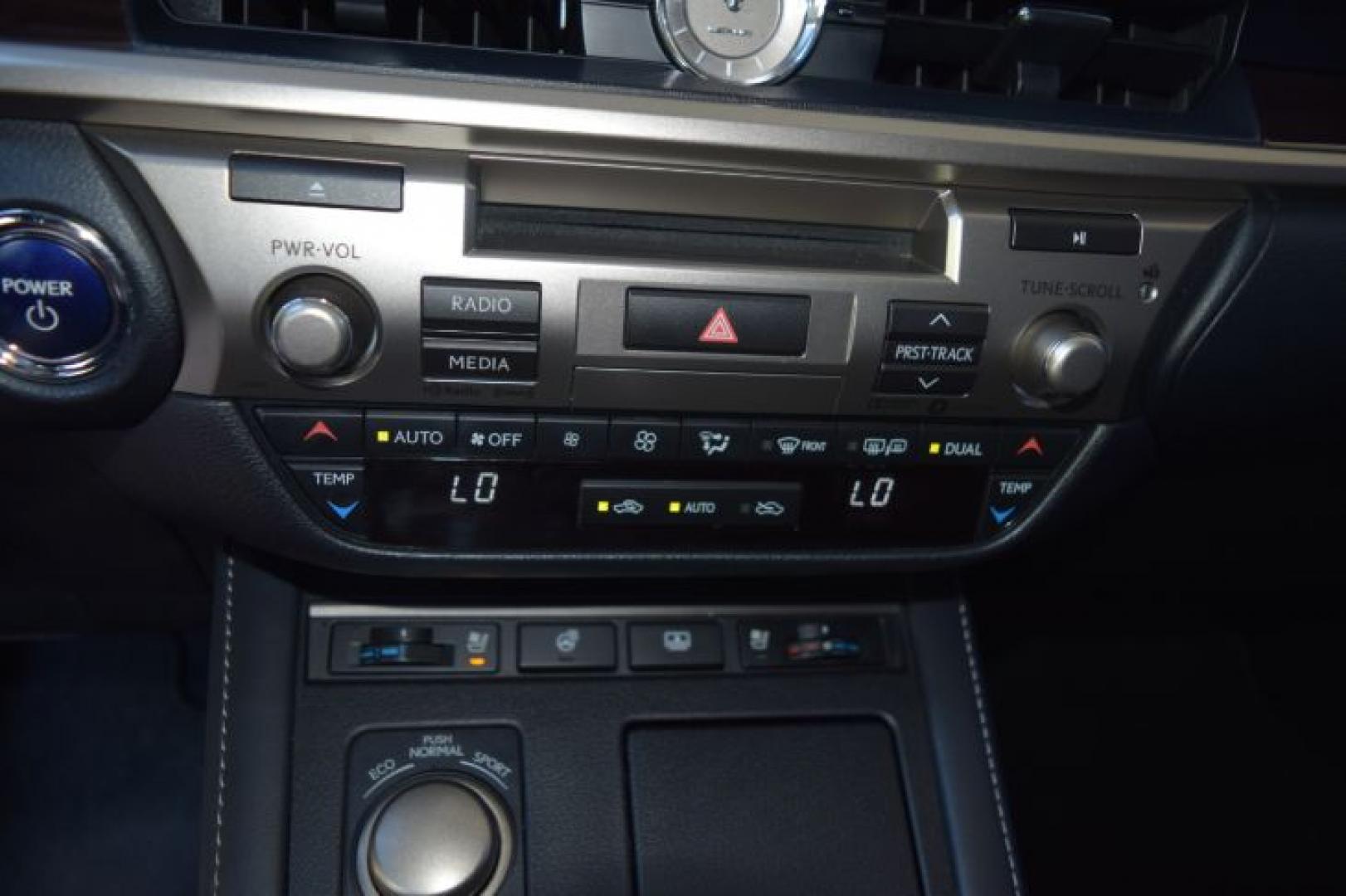 2018 Obsidian /Black w/Linear Wood Lexus ES 300h Sedan (JTHBW1GG1J2) with an 2.5L L4 DOHC 16V HYBRID engine, CVT transmission, located at 11056 N 23rd Dr #101, Phoenix, AZ, 85029, (623) 434-4252, 33.587704, -112.109962 - Photo#21