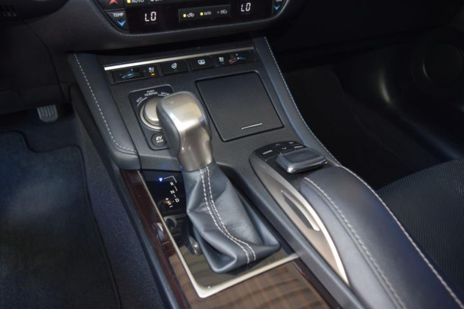 2018 Obsidian /Black w/Linear Wood Lexus ES 300h Sedan (JTHBW1GG1J2) with an 2.5L L4 DOHC 16V HYBRID engine, CVT transmission, located at 11056 N 23rd Dr #101, Phoenix, AZ, 85029, (623) 434-4252, 33.587704, -112.109962 - Photo#22