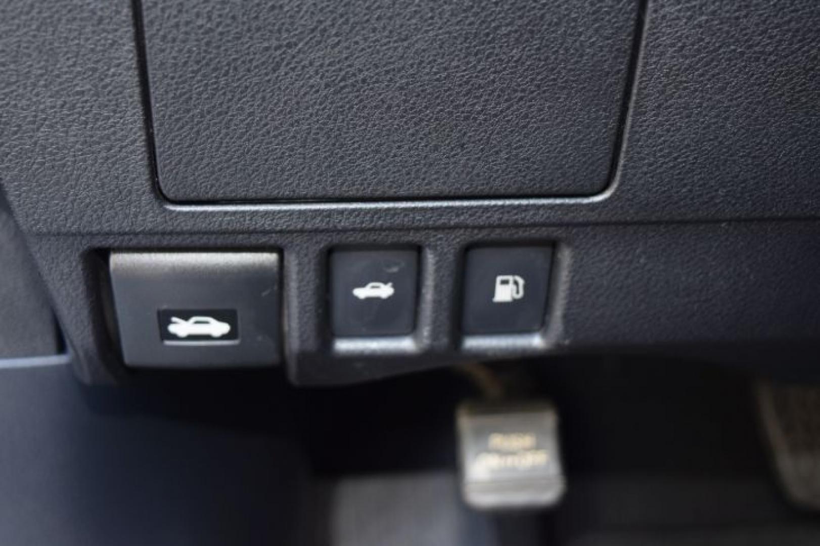 2018 Obsidian /Black w/Linear Wood Lexus ES 300h Sedan (JTHBW1GG1J2) with an 2.5L L4 DOHC 16V HYBRID engine, CVT transmission, located at 11056 N 23rd Dr #101, Phoenix, AZ, 85029, (623) 434-4252, 33.587704, -112.109962 - Photo#27