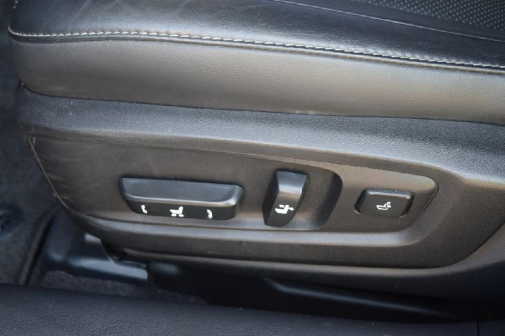 2018 Obsidian /Black w/Linear Wood Lexus ES 300h Sedan (JTHBW1GG1J2) with an 2.5L L4 DOHC 16V HYBRID engine, CVT transmission, located at 11056 N 23rd Dr #101, Phoenix, AZ, 85029, (623) 434-4252, 33.587704, -112.109962 - Photo#30