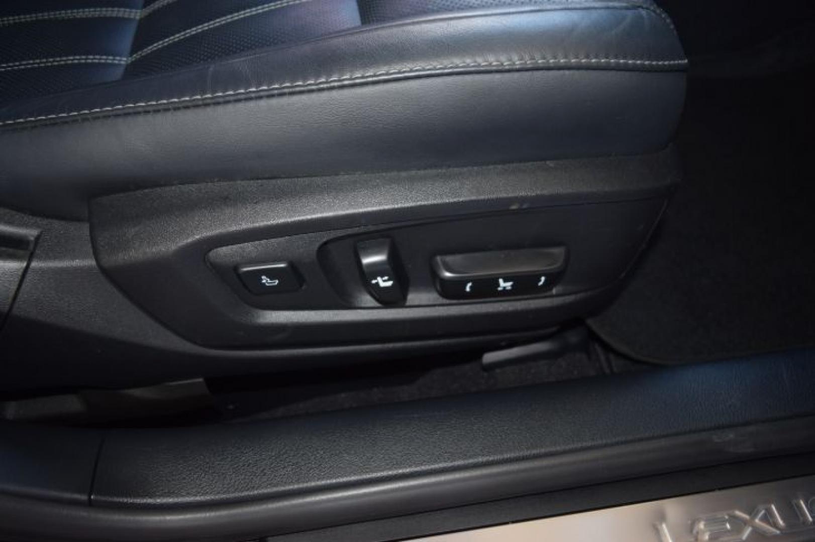 2018 Obsidian /Black w/Linear Wood Lexus ES 300h Sedan (JTHBW1GG1J2) with an 2.5L L4 DOHC 16V HYBRID engine, CVT transmission, located at 11056 N 23rd Dr #101, Phoenix, AZ, 85029, (623) 434-4252, 33.587704, -112.109962 - Photo#31