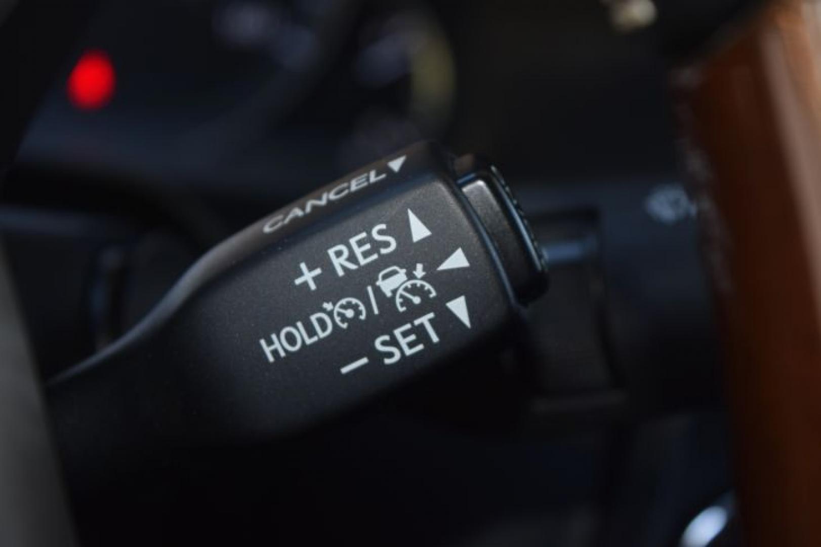 2018 Obsidian /Black w/Linear Wood Lexus ES 300h Sedan (JTHBW1GG1J2) with an 2.5L L4 DOHC 16V HYBRID engine, CVT transmission, located at 11056 N 23rd Dr #101, Phoenix, AZ, 85029, (623) 434-4252, 33.587704, -112.109962 - Photo#33