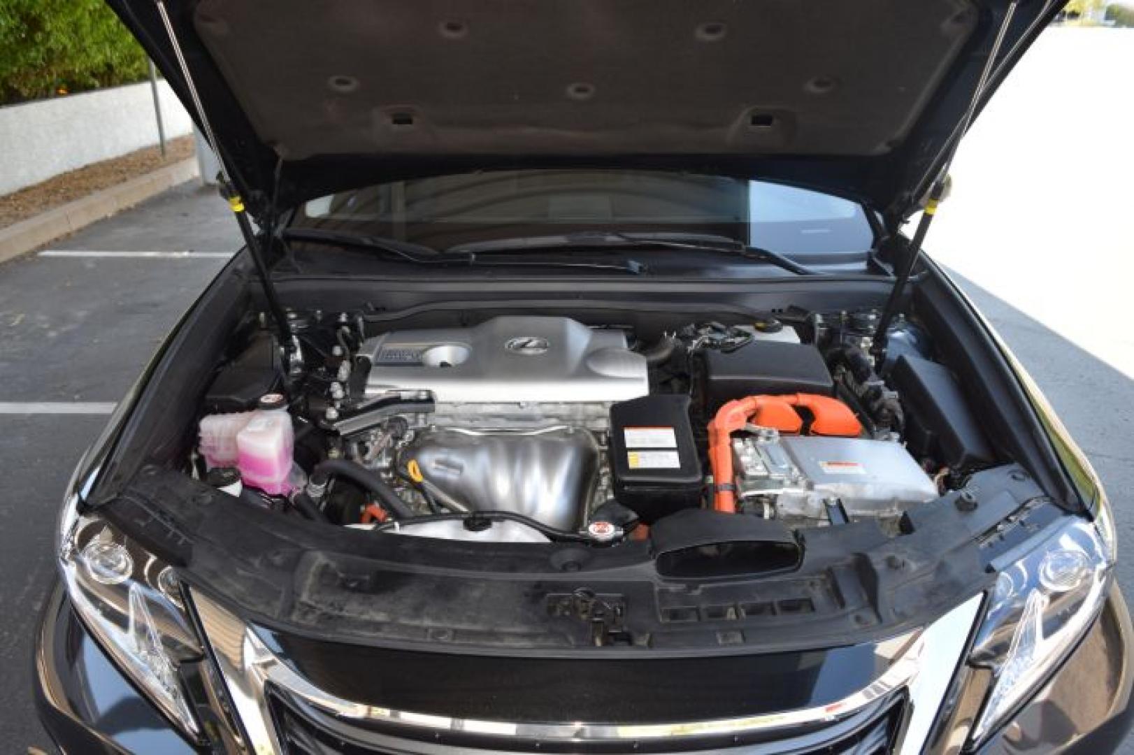 2018 Obsidian /Black w/Linear Wood Lexus ES 300h Sedan (JTHBW1GG1J2) with an 2.5L L4 DOHC 16V HYBRID engine, CVT transmission, located at 11056 N 23rd Dr #101, Phoenix, AZ, 85029, (623) 434-4252, 33.587704, -112.109962 - Photo#44