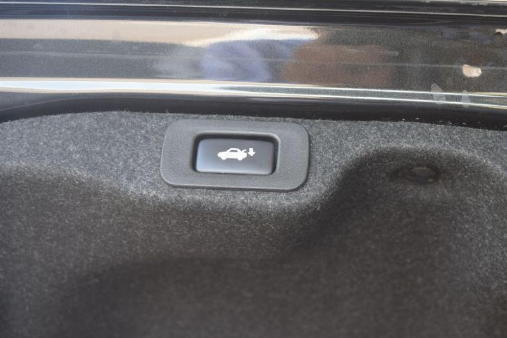 2018 Obsidian /Black w/Linear Wood Lexus ES 300h Sedan (JTHBW1GG1J2) with an 2.5L L4 DOHC 16V HYBRID engine, CVT transmission, located at 11056 N 23rd Dr #101, Phoenix, AZ, 85029, (623) 434-4252, 33.587704, -112.109962 - Photo#46