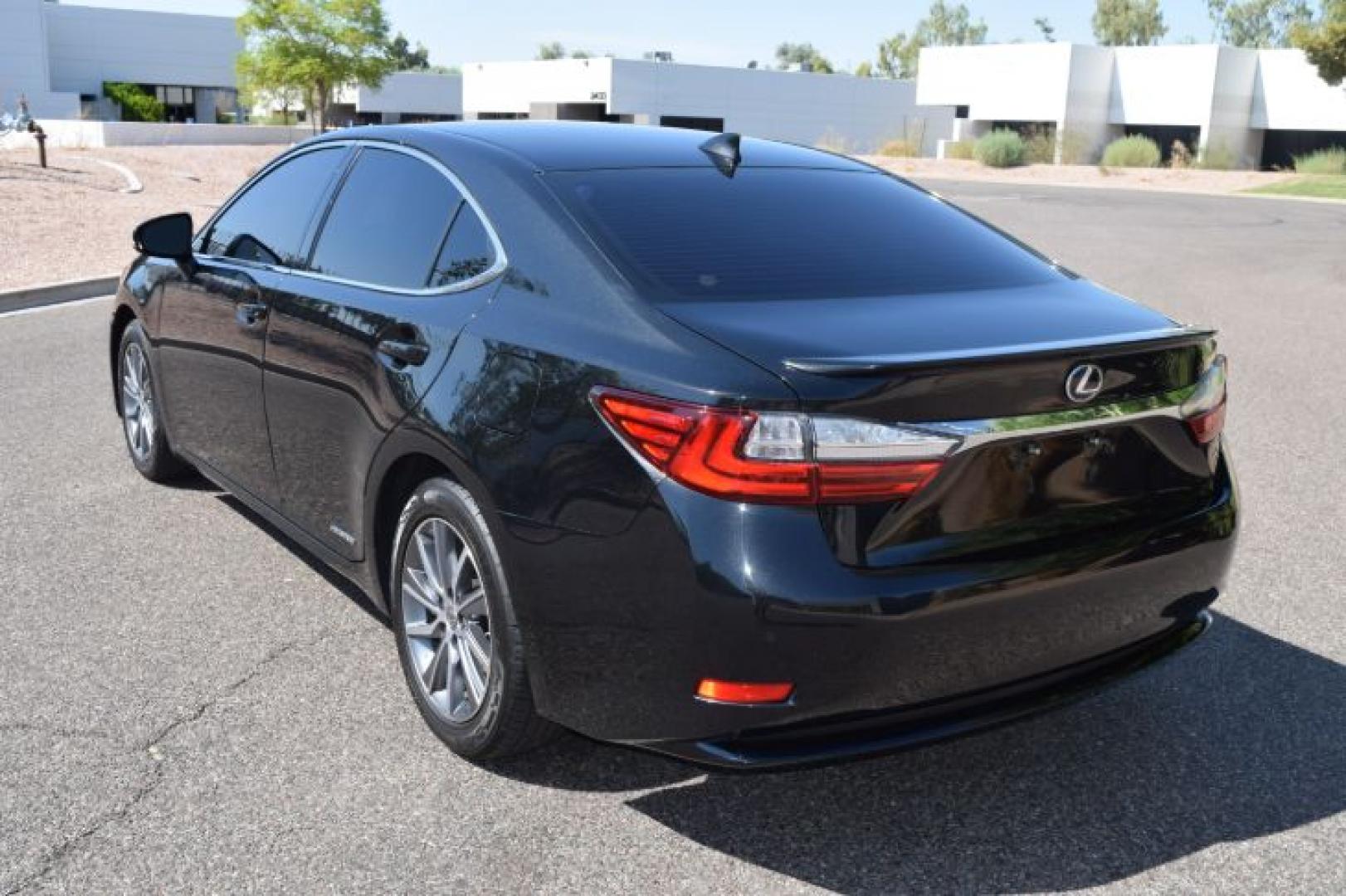 2018 Obsidian /Black w/Linear Wood Lexus ES 300h Sedan (JTHBW1GG1J2) with an 2.5L L4 DOHC 16V HYBRID engine, CVT transmission, located at 11056 N 23rd Dr #101, Phoenix, AZ, 85029, (623) 434-4252, 33.587704, -112.109962 - Photo#6