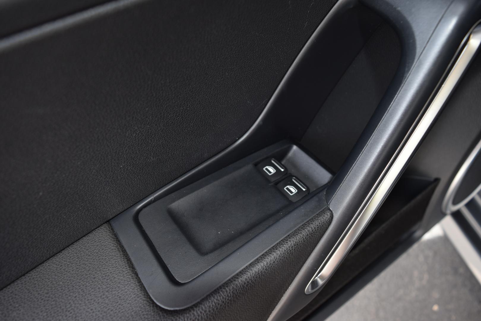 2014 /Black Volkswagen Beetle 2.0T Turbo (3VWJL7AT2EM) with an 2.0L L4 DOHC 16V TURBO DIESEL engine, Automatic transmission, located at 11056 N 23rd Dr #101, Phoenix, AZ, 85029, (623) 434-4252, 33.587704, -112.109962 - Photo#22