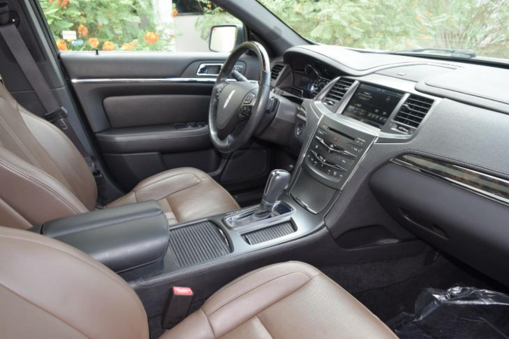 2013 White Platinum Metallic Tri-Coat /Hazelnut Lincoln MKS FWD (1LNHL9DK2DG) with an 3.5L V6 DOHC 24V engine, 6-Speed Automatic transmission, located at 11056 N 23rd Dr #101, Phoenix, AZ, 85029, (623) 434-4252, 33.587704, -112.109962 - Photo#1