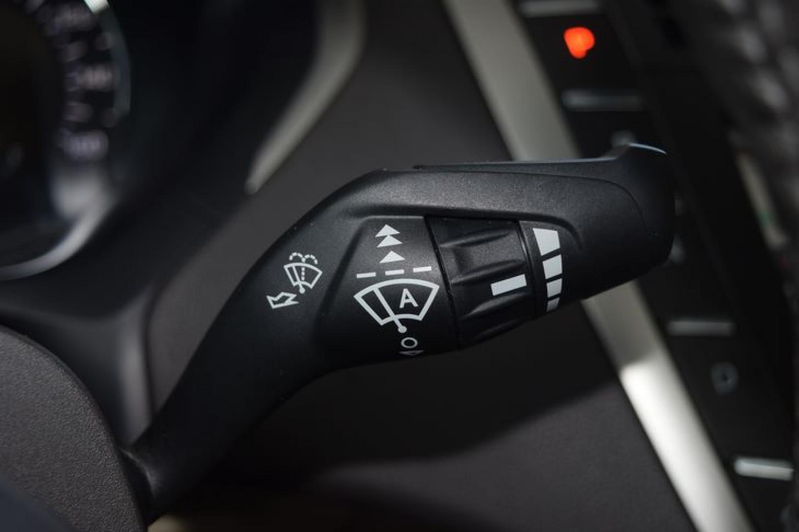 2014 White Platinum Metallic Tri-Coat /Light Dune Lincoln MKZ FWD (3LN6L2G94ER) with an 2.0L L4 DOHC 16V engine, 6-Speed Automatic transmission, located at 11056 N 23rd Dr #101, Phoenix, AZ, 85029, (623) 434-4252, 33.587704, -112.109962 - Photo#31