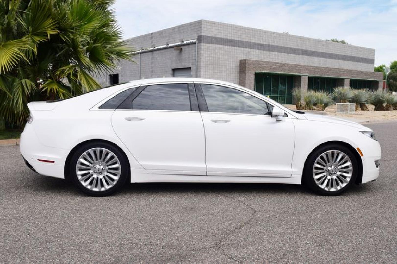 2014 White Platinum Metallic Tri-Coat /Light Dune Lincoln MKZ FWD (3LN6L2G94ER) with an 2.0L L4 DOHC 16V engine, 6-Speed Automatic transmission, located at 11056 N 23rd Dr #101, Phoenix, AZ, 85029, (623) 434-4252, 33.587704, -112.109962 - Photo#3