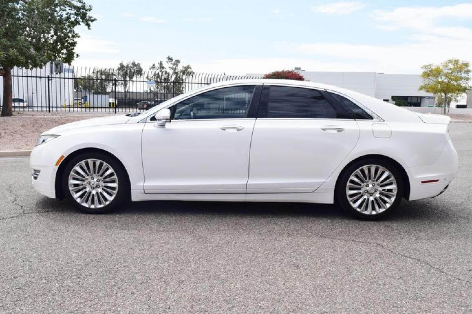 2014 White Platinum Metallic Tri-Coat /Light Dune Lincoln MKZ FWD (3LN6L2G94ER) with an 2.0L L4 DOHC 16V engine, 6-Speed Automatic transmission, located at 11056 N 23rd Dr #101, Phoenix, AZ, 85029, (623) 434-4252, 33.587704, -112.109962 - Photo#4