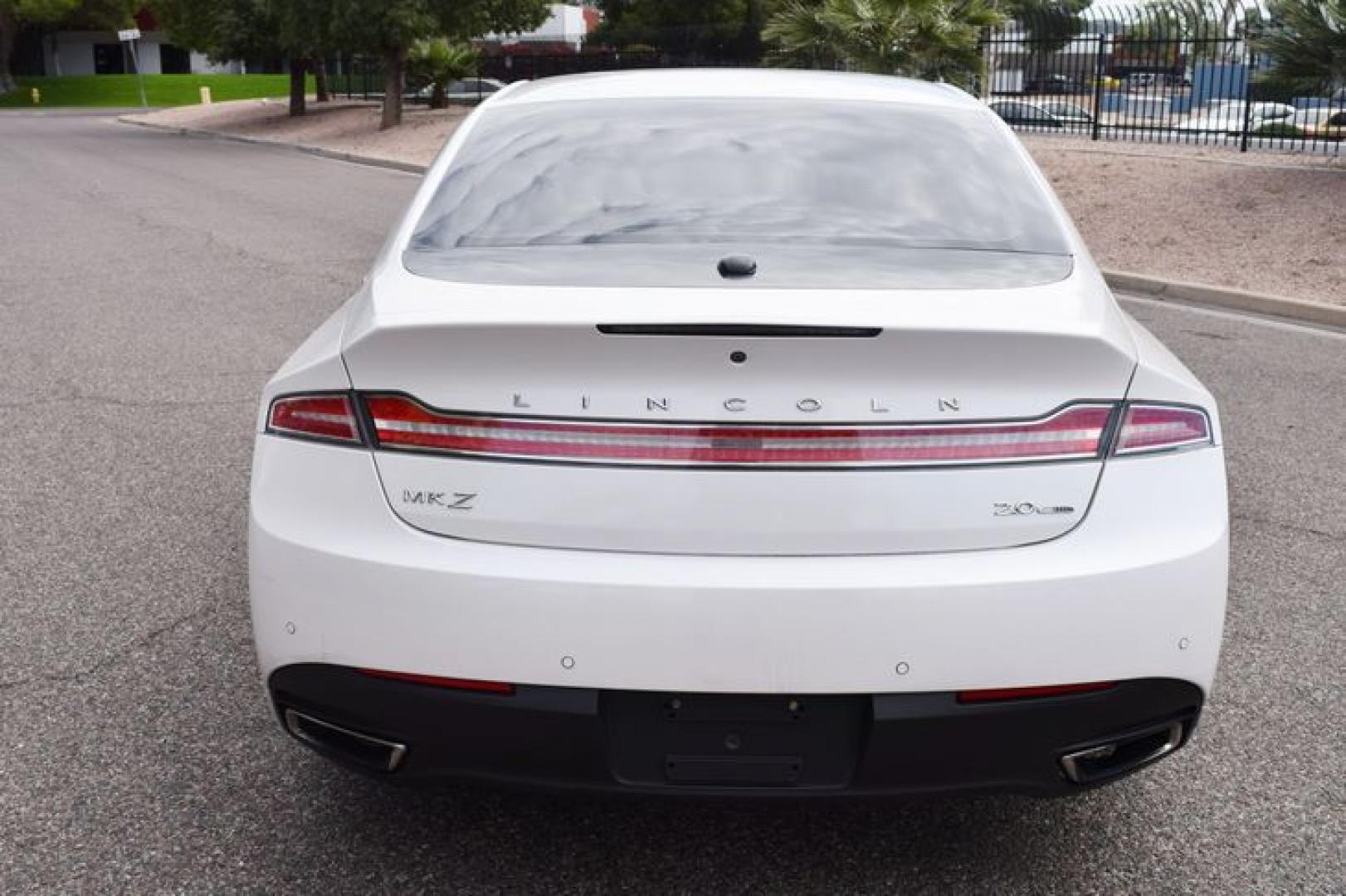 2014 White Platinum Metallic Tri-Coat /Light Dune Lincoln MKZ FWD (3LN6L2G94ER) with an 2.0L L4 DOHC 16V engine, 6-Speed Automatic transmission, located at 11056 N 23rd Dr #101, Phoenix, AZ, 85029, (623) 434-4252, 33.587704, -112.109962 - Photo#7